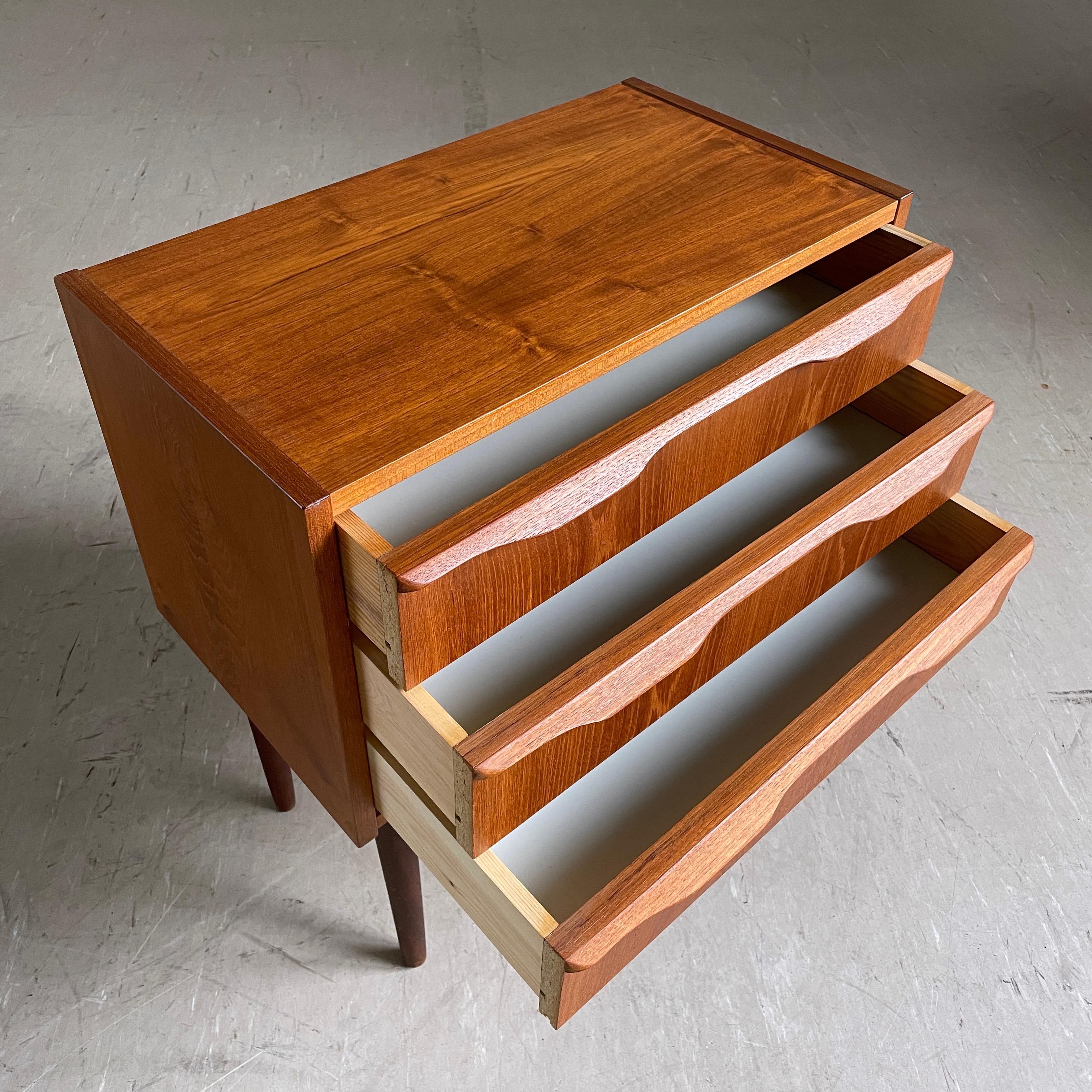1960's Teak Bedside Drawers / Cabinet For Sale 1