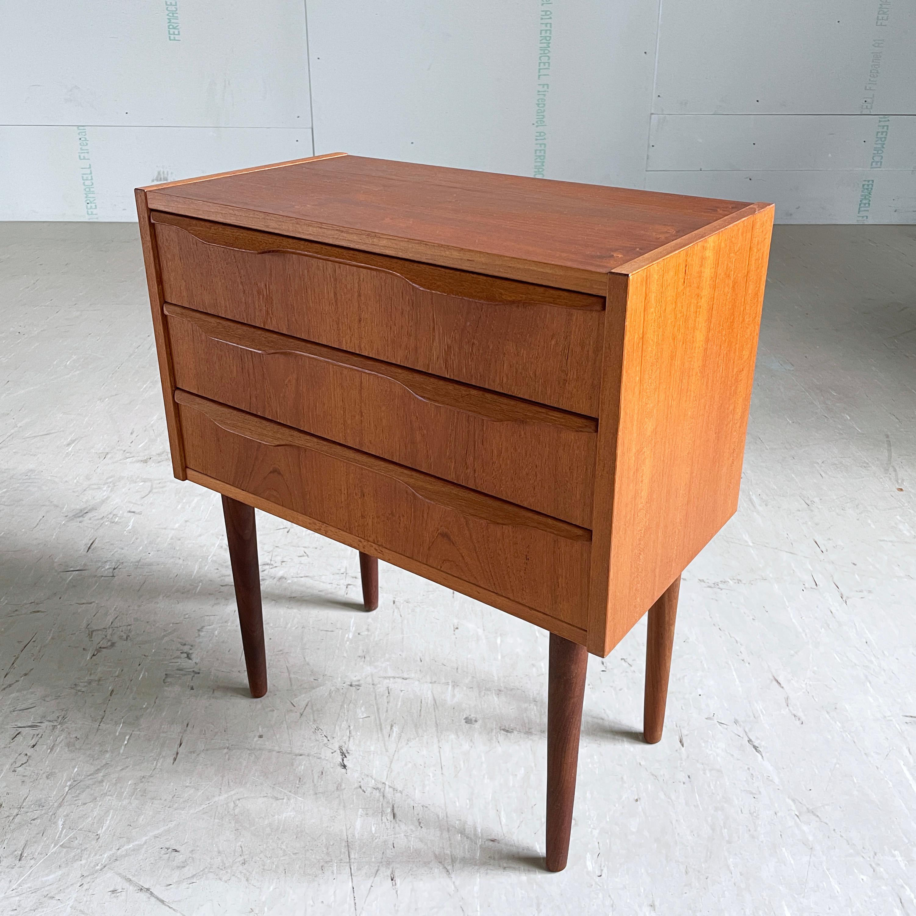1960's Teak Bedside Drawers / Cabinet For Sale 2