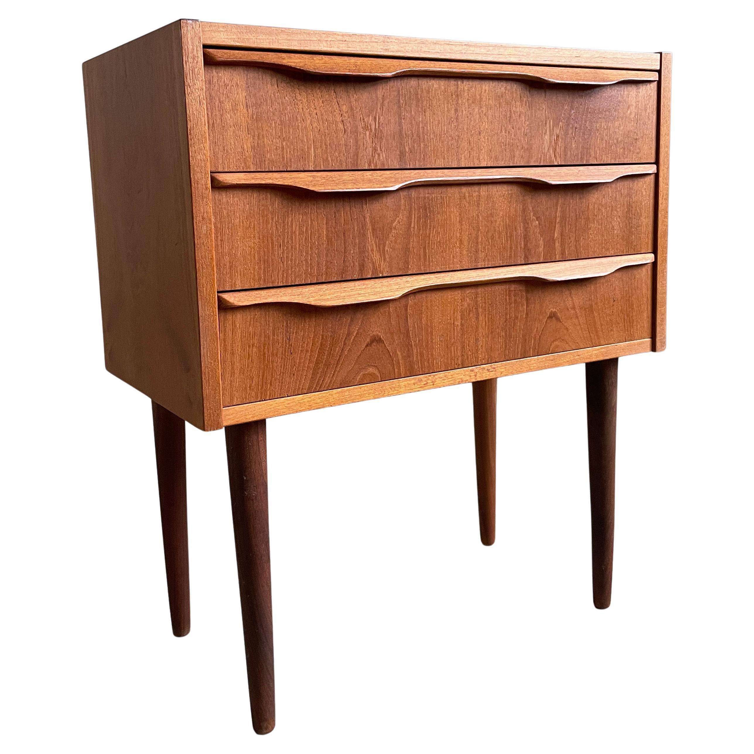 1960's Teak Nachttisch Schubladen / Kabinett