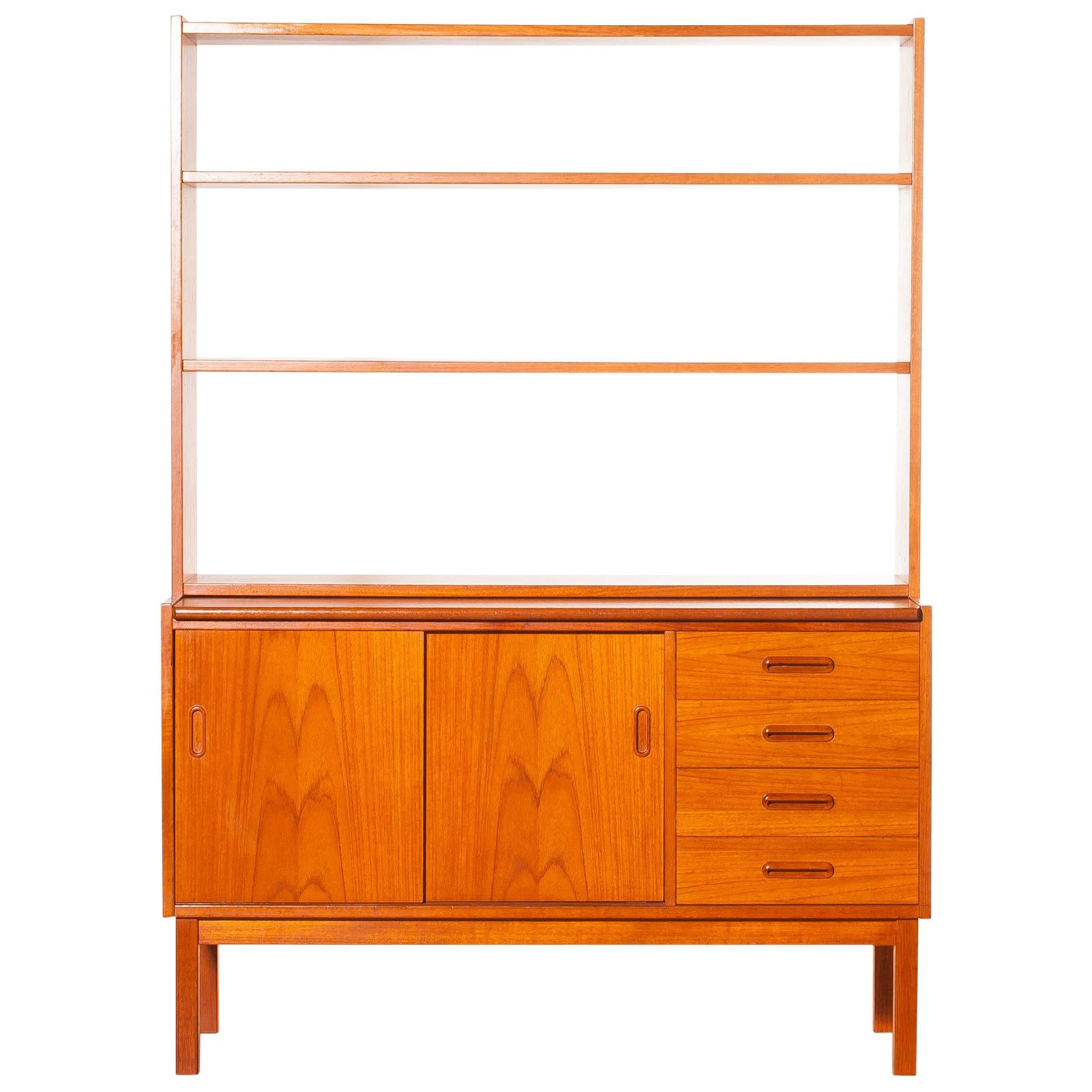 1960s, Teak Bookcase with Slidable Writing or Working Space from Sweden In Good Condition In Silvolde, Gelderland