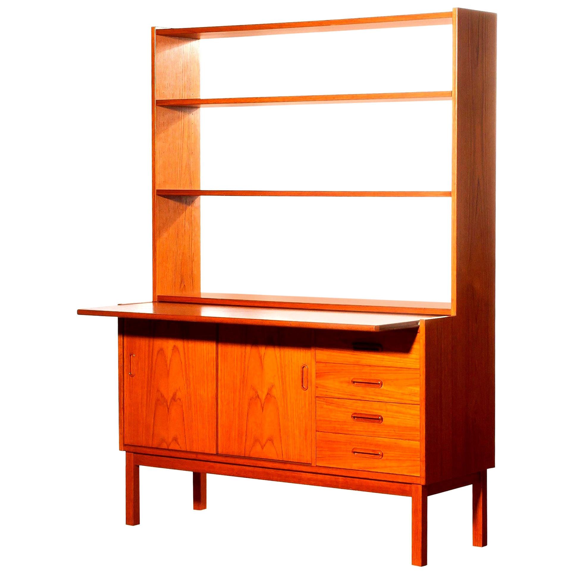 1960s, Teak Bookcase with Slidable Writing or Working Space from Sweden In Good Condition In Silvolde, Gelderland