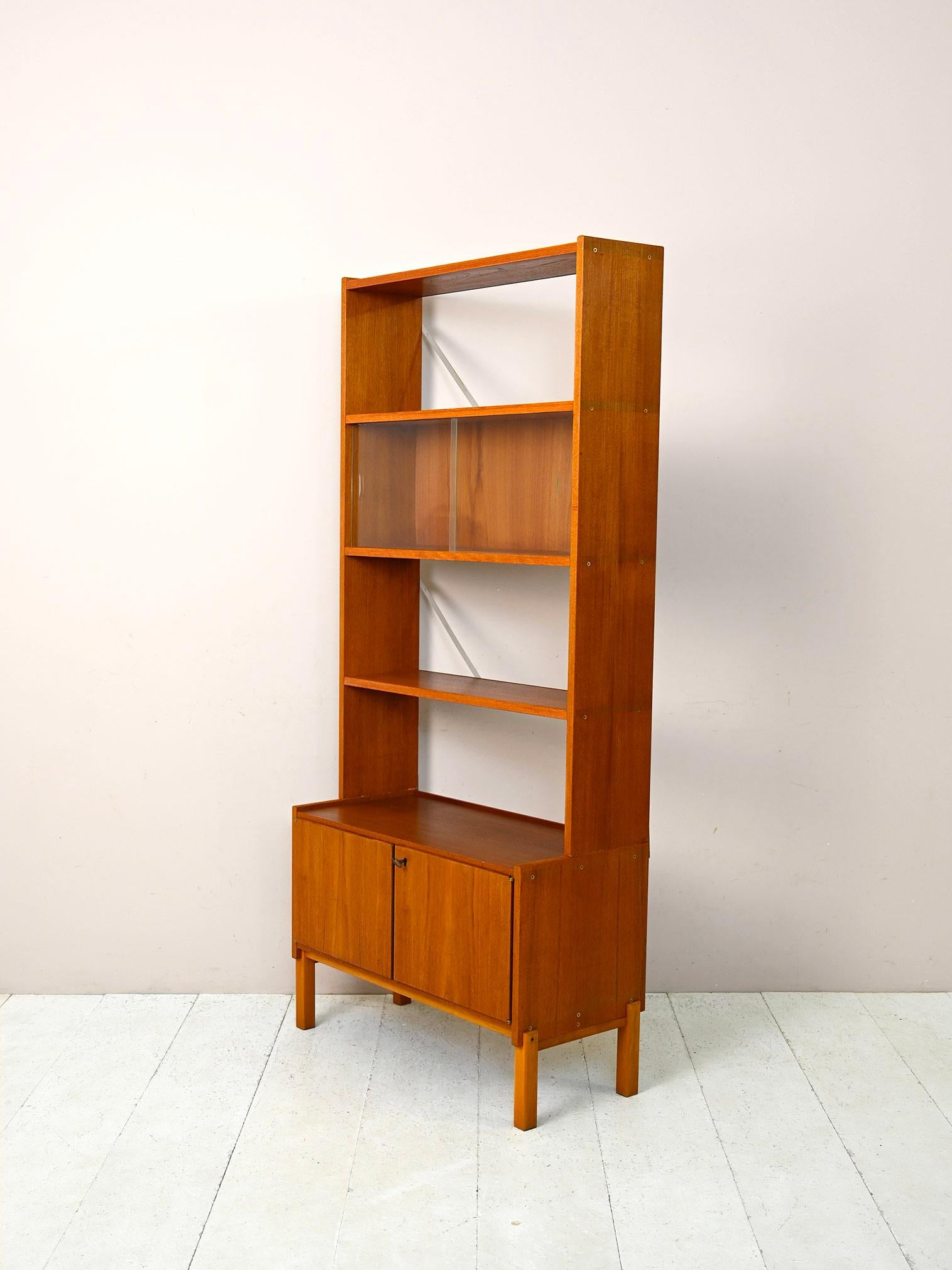 1960s teak cabinet with display cabinet In Good Condition In Brescia, IT