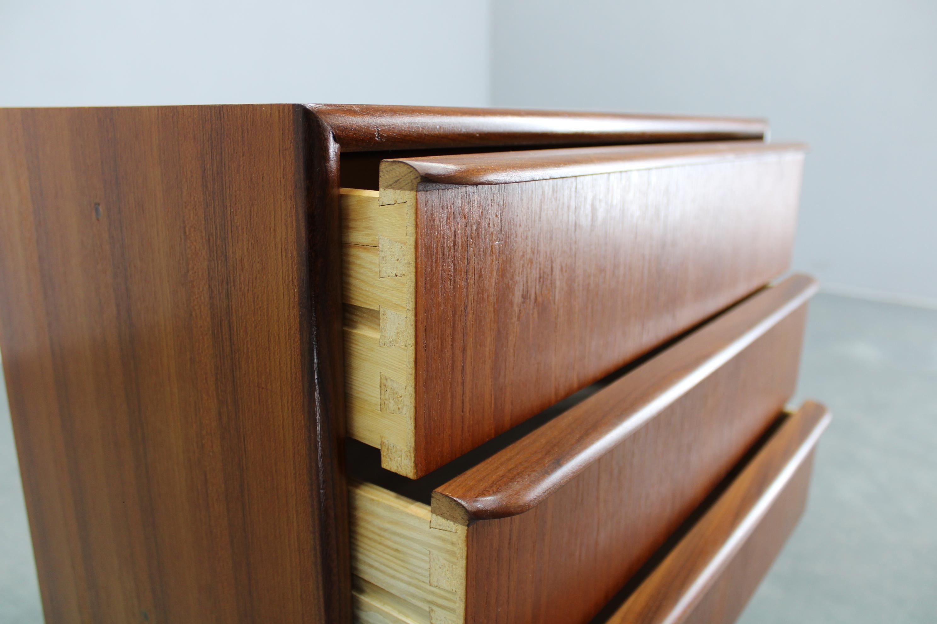 Milieu du XXe siècle Commode en teck des années 1960, Danemark en vente