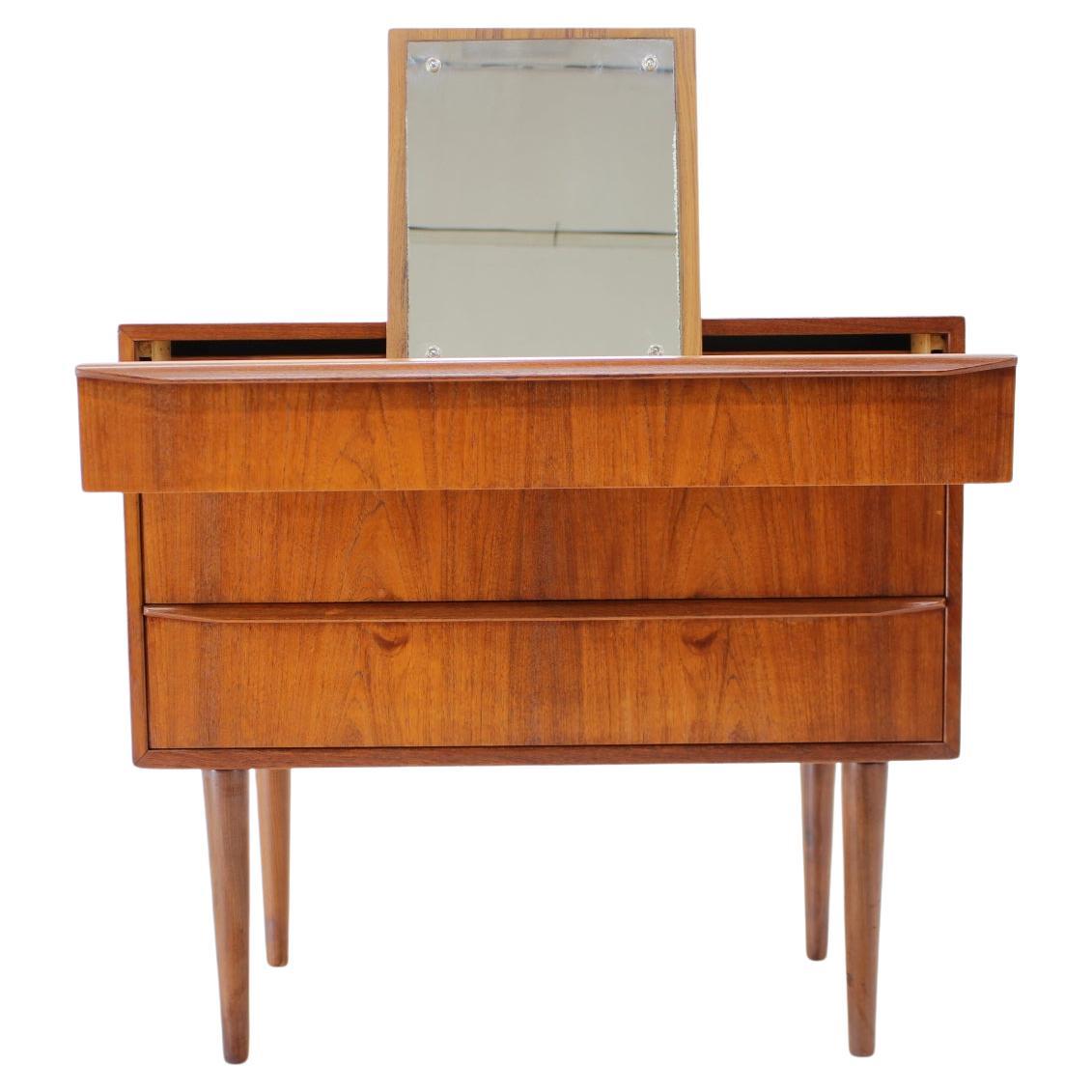 STEVE CHASE Chest Of Drawers With Mirror For Sale at 1stDibs