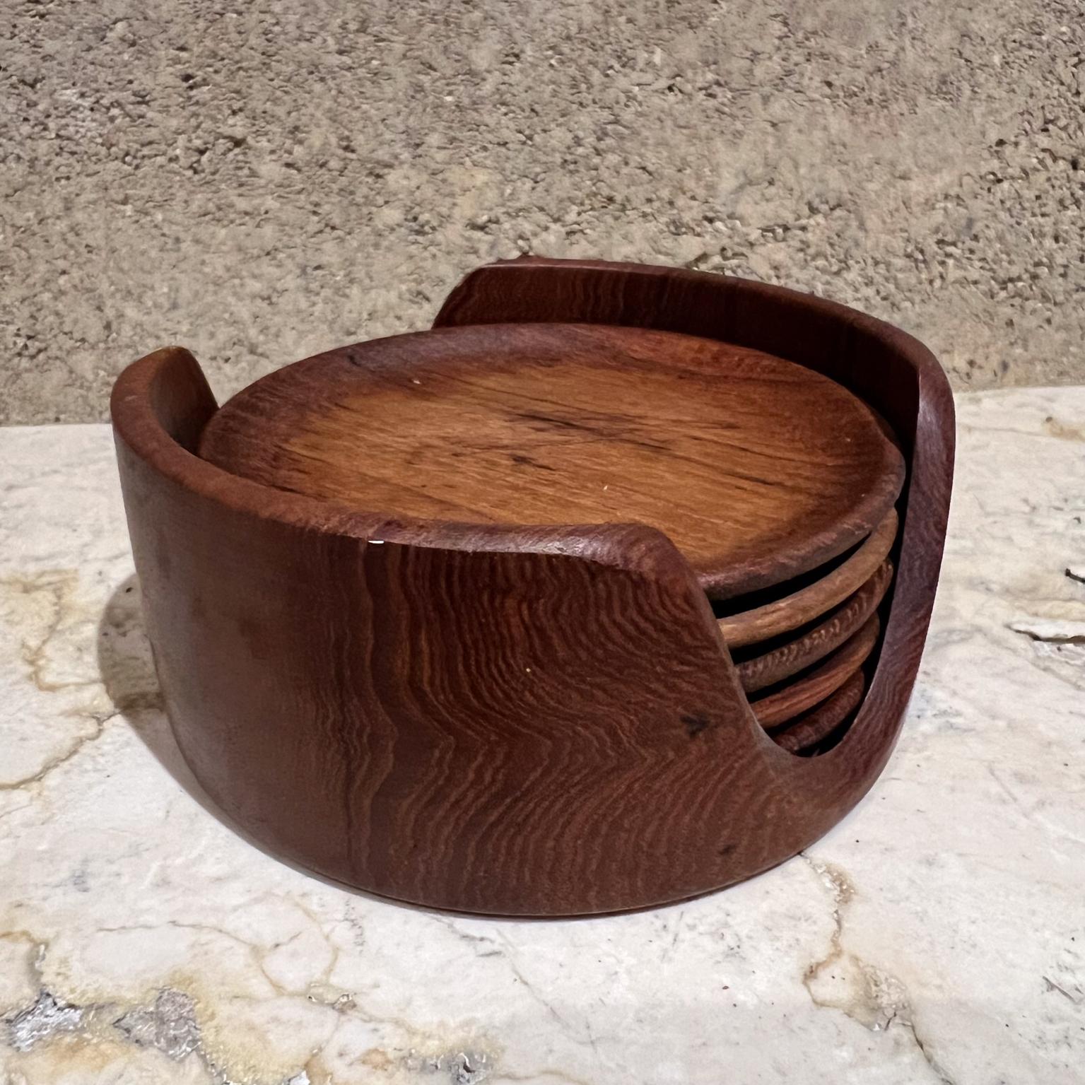 AMBIANIC presents
1960s Teak Coaster Set Denmark
Unmarked
Set of 5 coasters with original caddy
4.25 diameter x 2 h Each coaster 3.5 diameter x .5 h
Original vintage
Refer to images