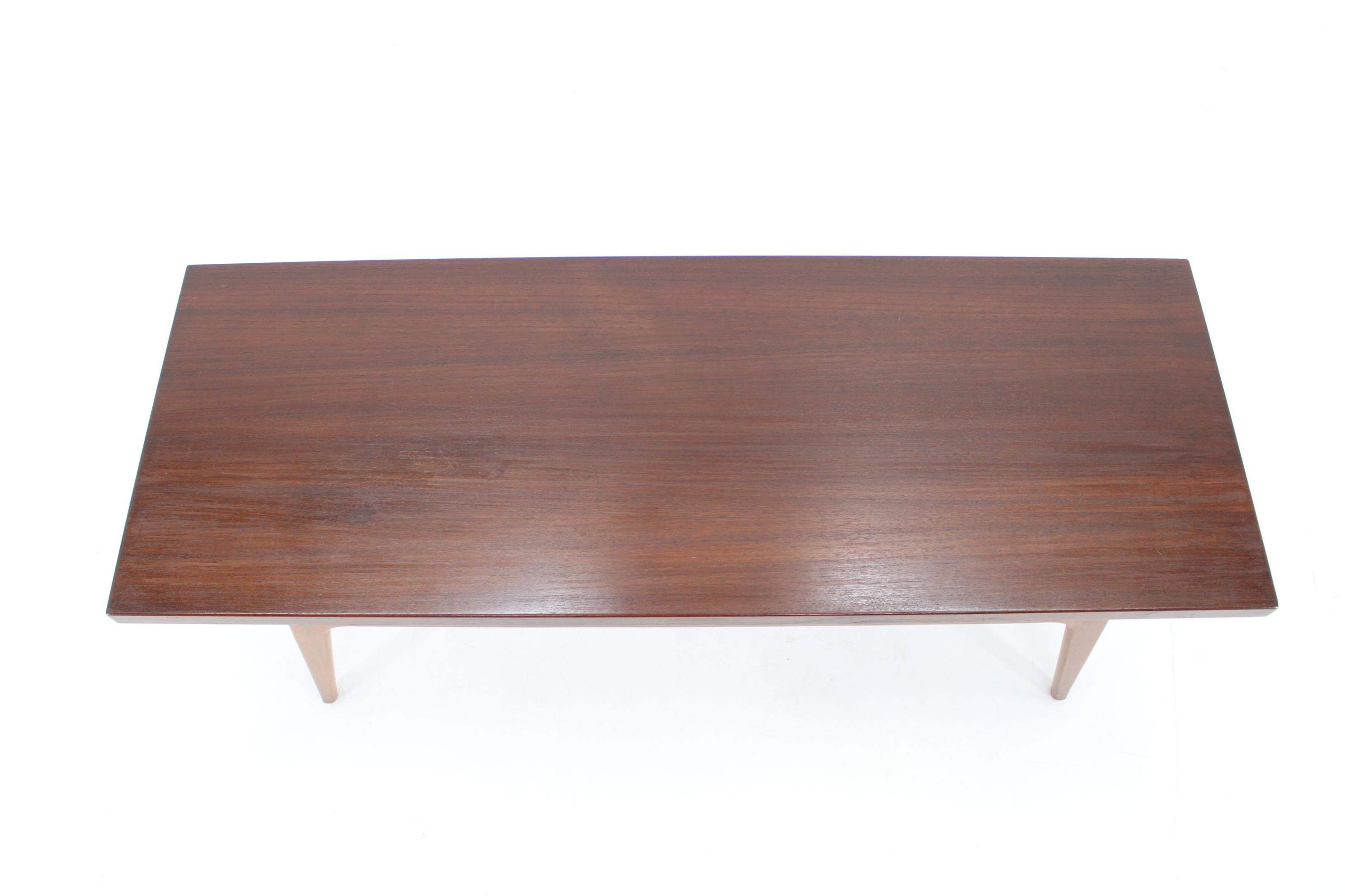 1960s Teak Coffee Table by Clausen and Son for Silkeborg, Denmark  In Good Condition For Sale In Praha, CZ