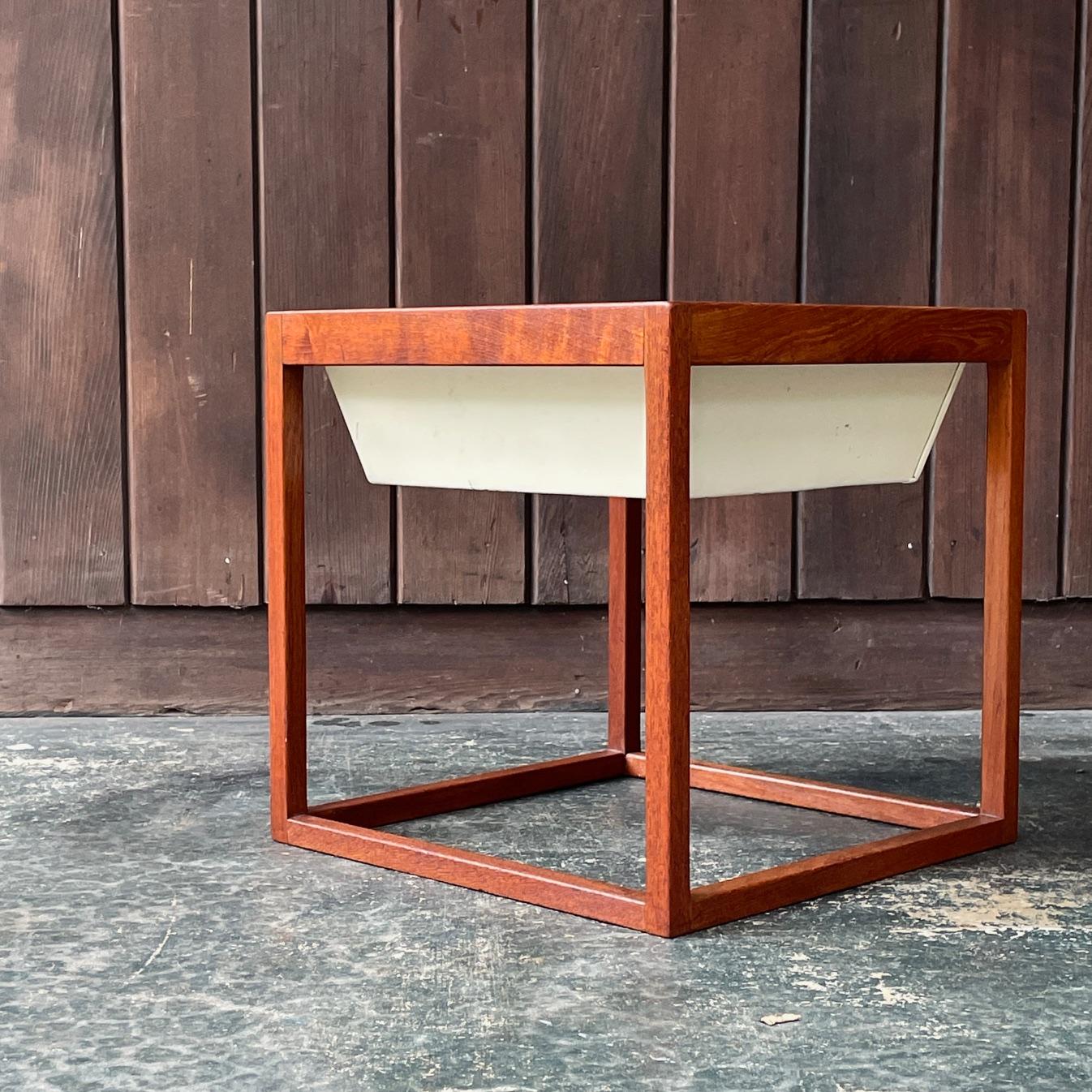 Danois 1960s Teck Danish Cube Planter Stand Dish Kjersgaard Vintage Mid-Century en vente
