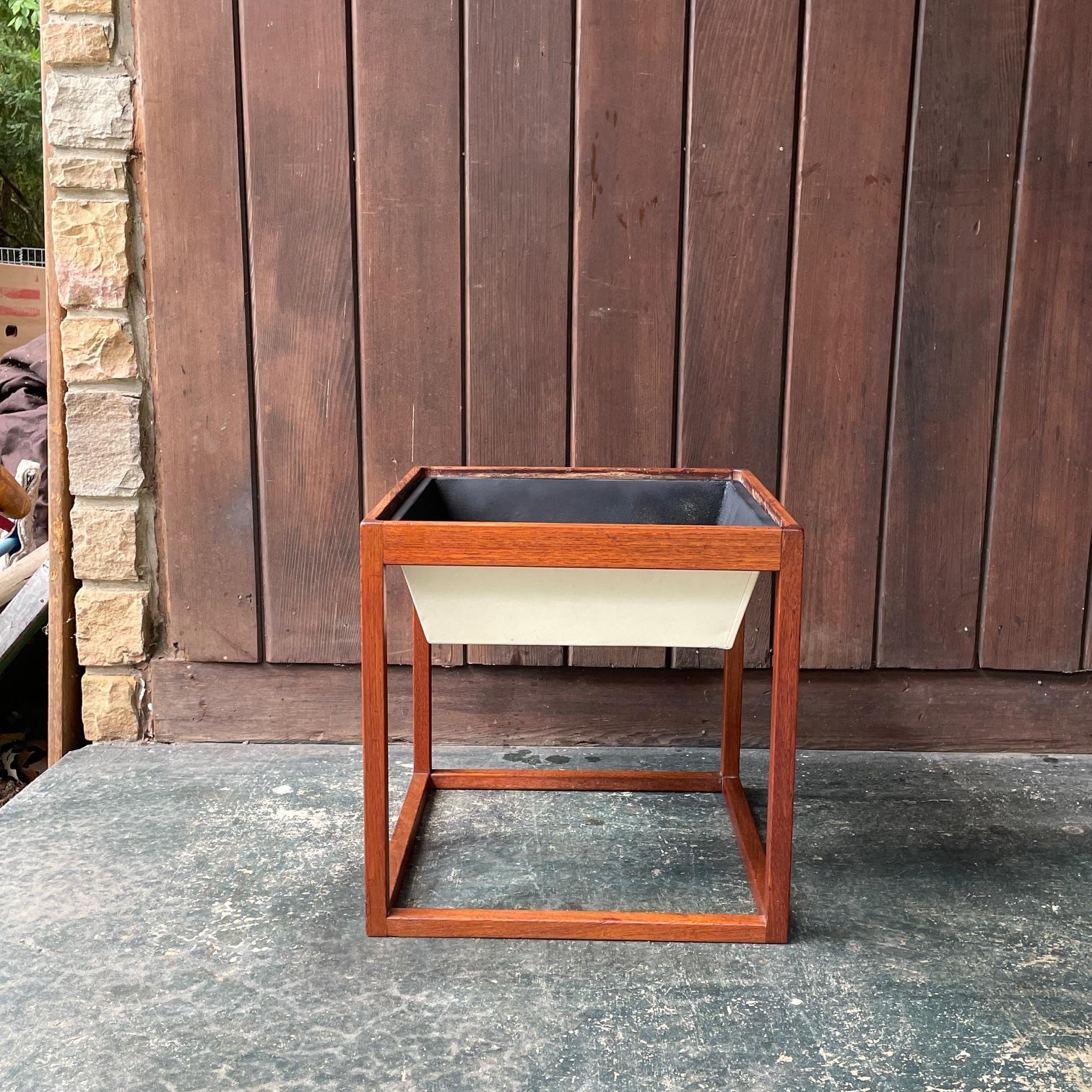Fait main 1960s Teck Danish Cube Planter Stand Dish Kjersgaard Vintage Mid-Century en vente