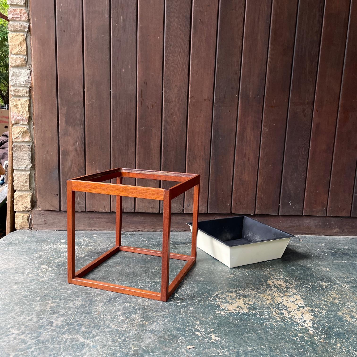 Milieu du XXe siècle 1960s Teck Danish Cube Planter Stand Dish Kjersgaard Vintage Mid-Century en vente