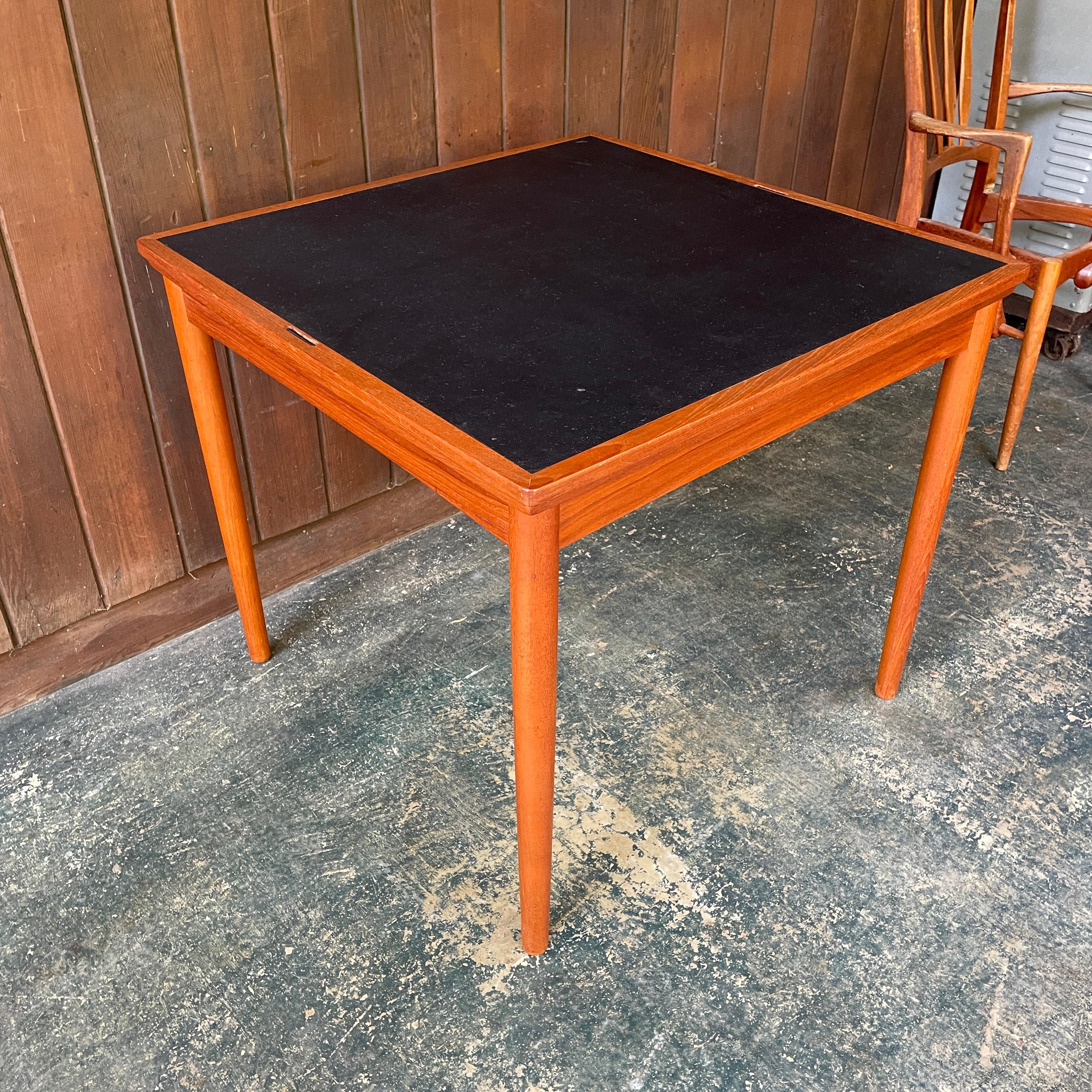 1960's Teck Danish Dining Game Table Flip-Top Mid-Century Carlo Jensen en vente 7