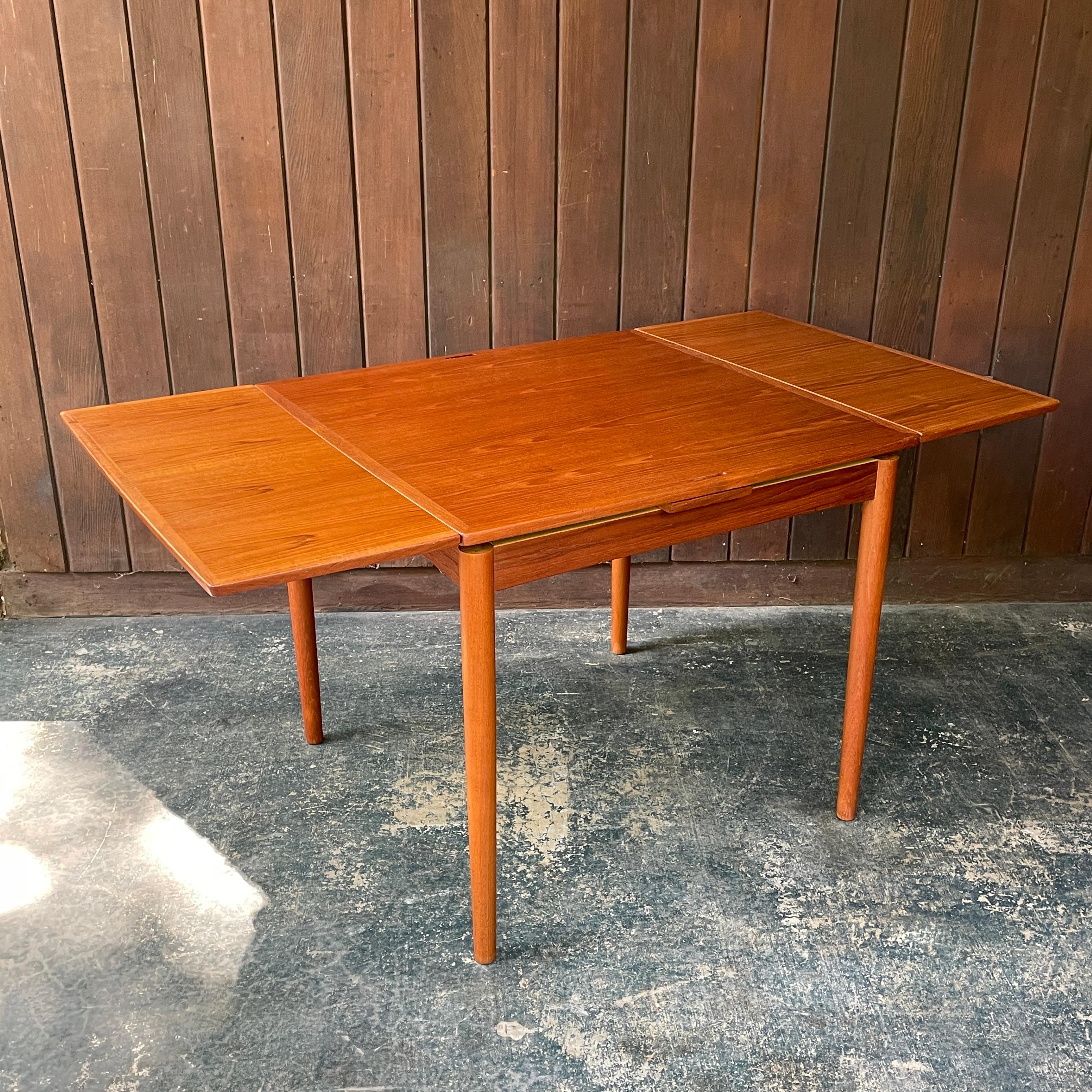 1960's Teck Danish Dining Game Table Flip-Top Mid-Century Carlo Jensen en vente 9