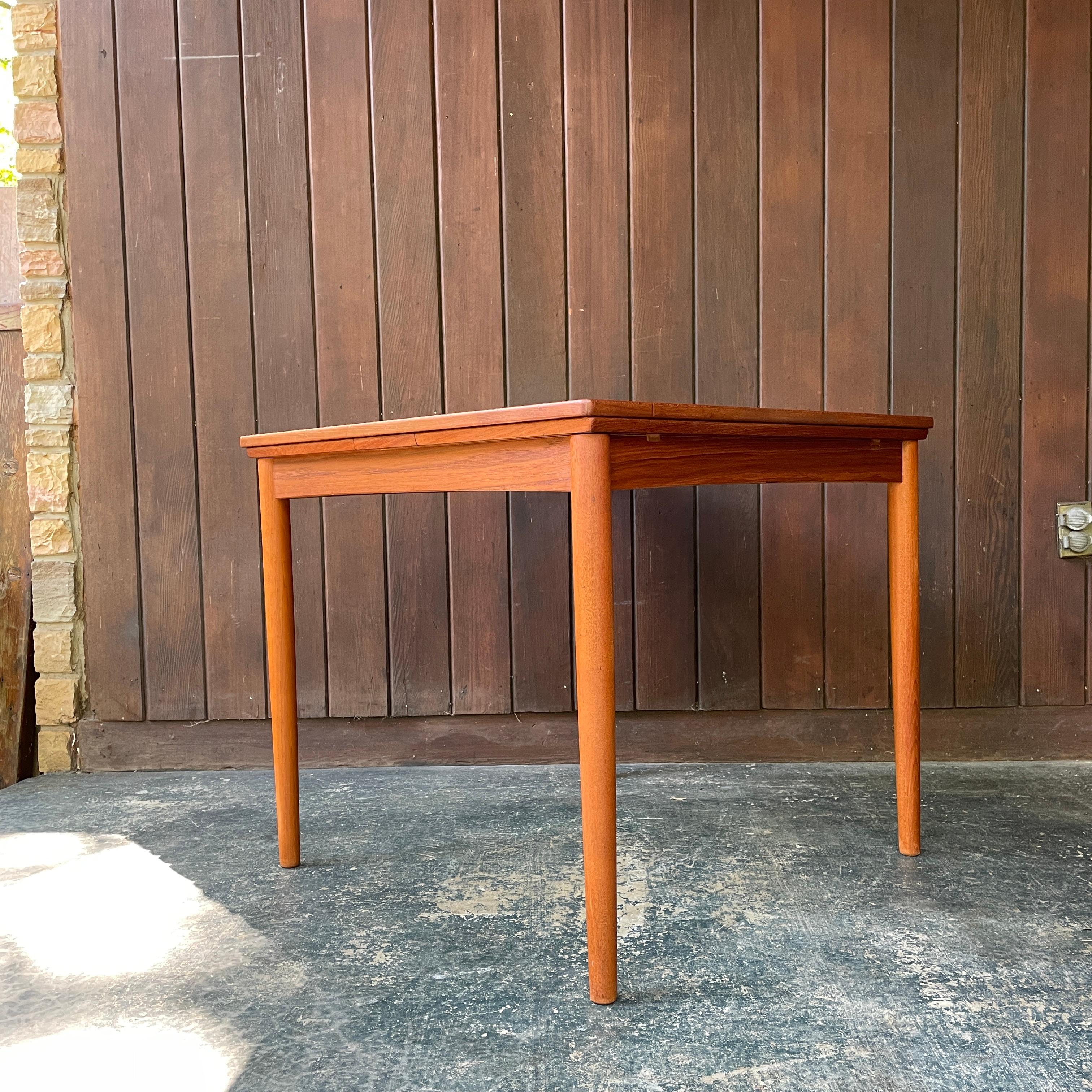 Scandinave moderne 1960's Teck Danish Dining Game Table Flip-Top Mid-Century Carlo Jensen en vente