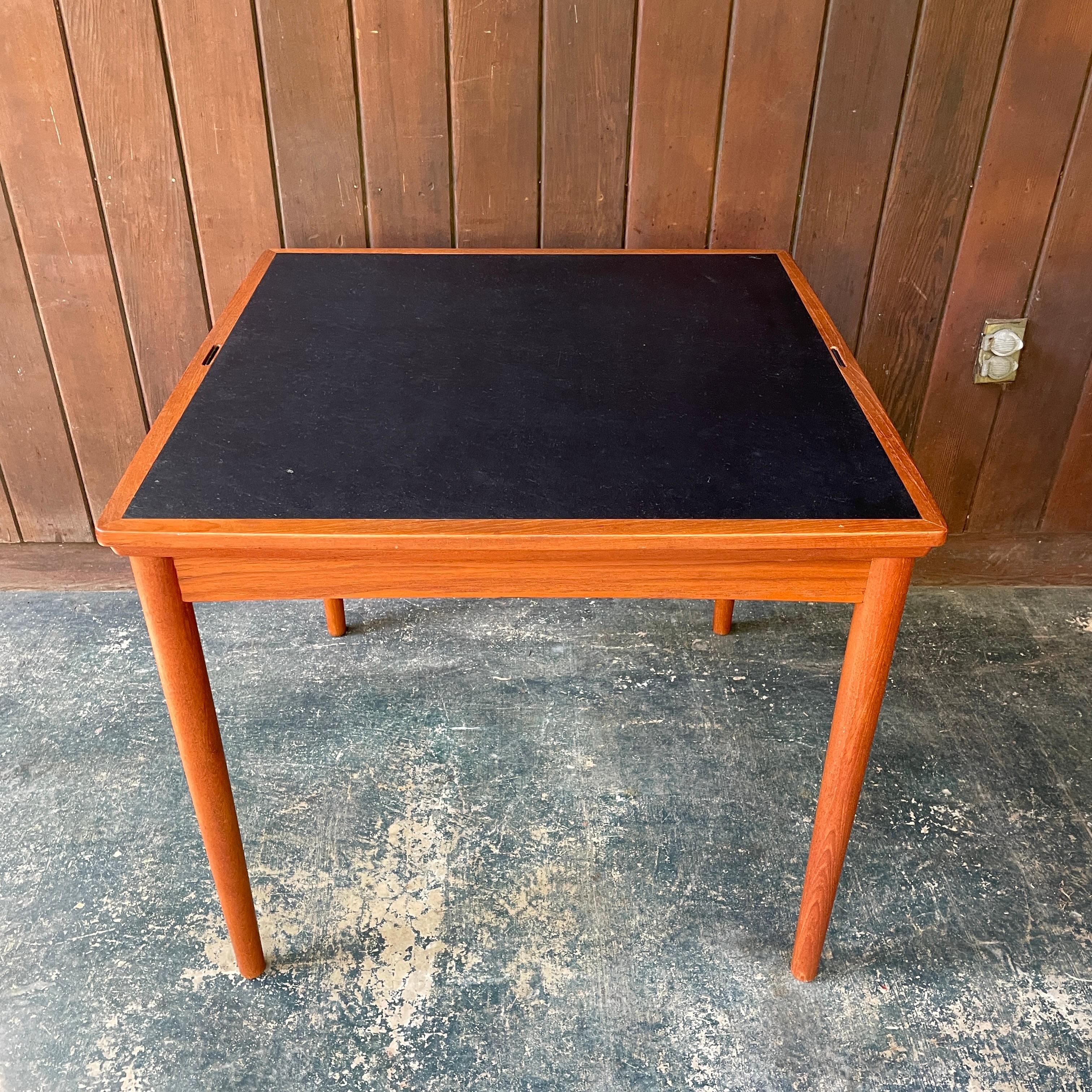Milieu du XXe siècle 1960's Teck Danish Dining Game Table Flip-Top Mid-Century Carlo Jensen en vente