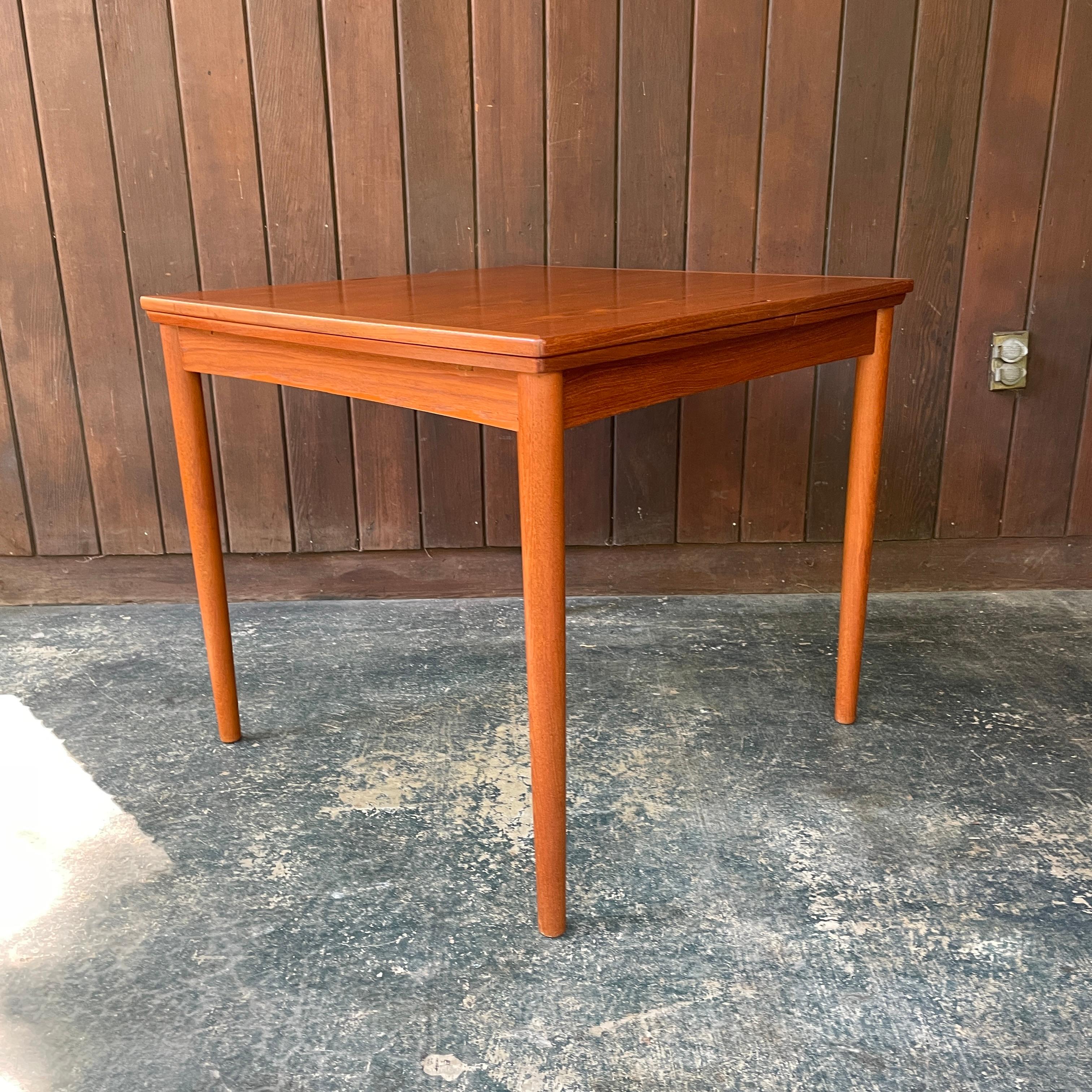 1960's Teck Danish Dining Game Table Flip-Top Mid-Century Carlo Jensen en vente 2