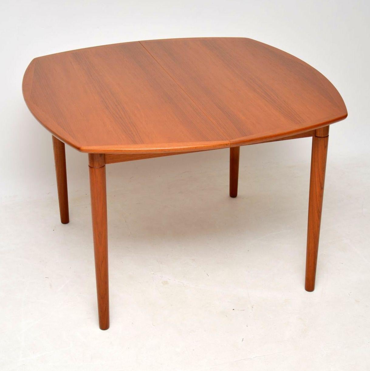 A stunning and very rare vintage extending dining table in teak, this was made in Norway during the 1960’s. It was designed by Gustav Bahus and made by Rastad & Relling. The quality is amazing, It has a lovely shape with slightly curved edges, and