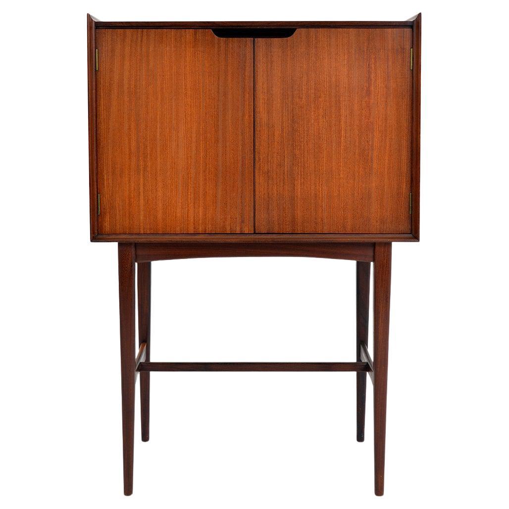 A very attractive African teak freestanding drinks cabinet designed by Richard Hornby in the mid-to-late 1950s for the English company Fyne Ladye Furniture.
Richard Hornby was an extremely successful designer with his own recognisable style -