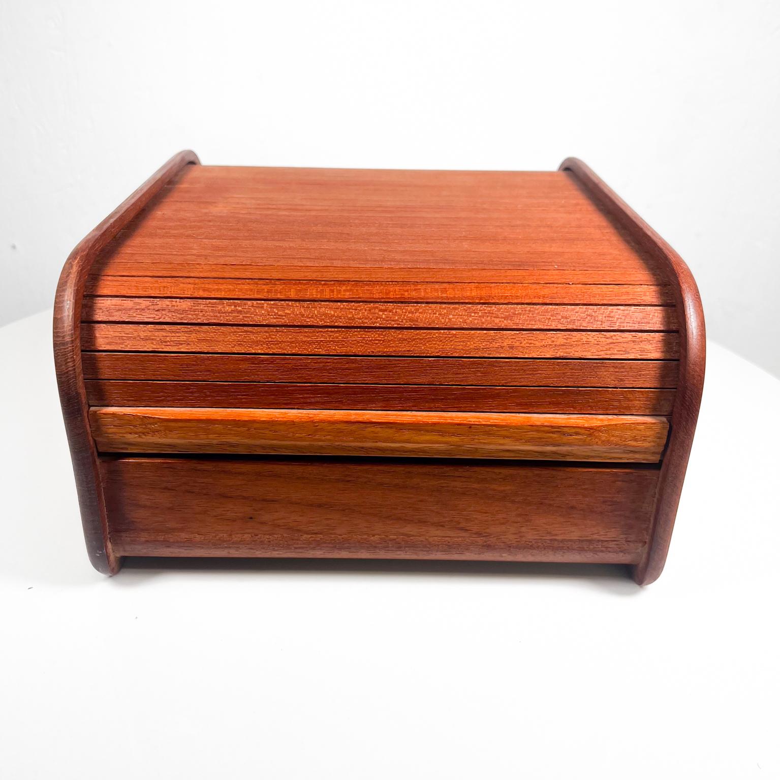 1960s Teak Tambour Door Storage Sectioned File Box
9.75 w x 10.63 d x 5.63 H
Center partition
Original vintage condition.
See all images.