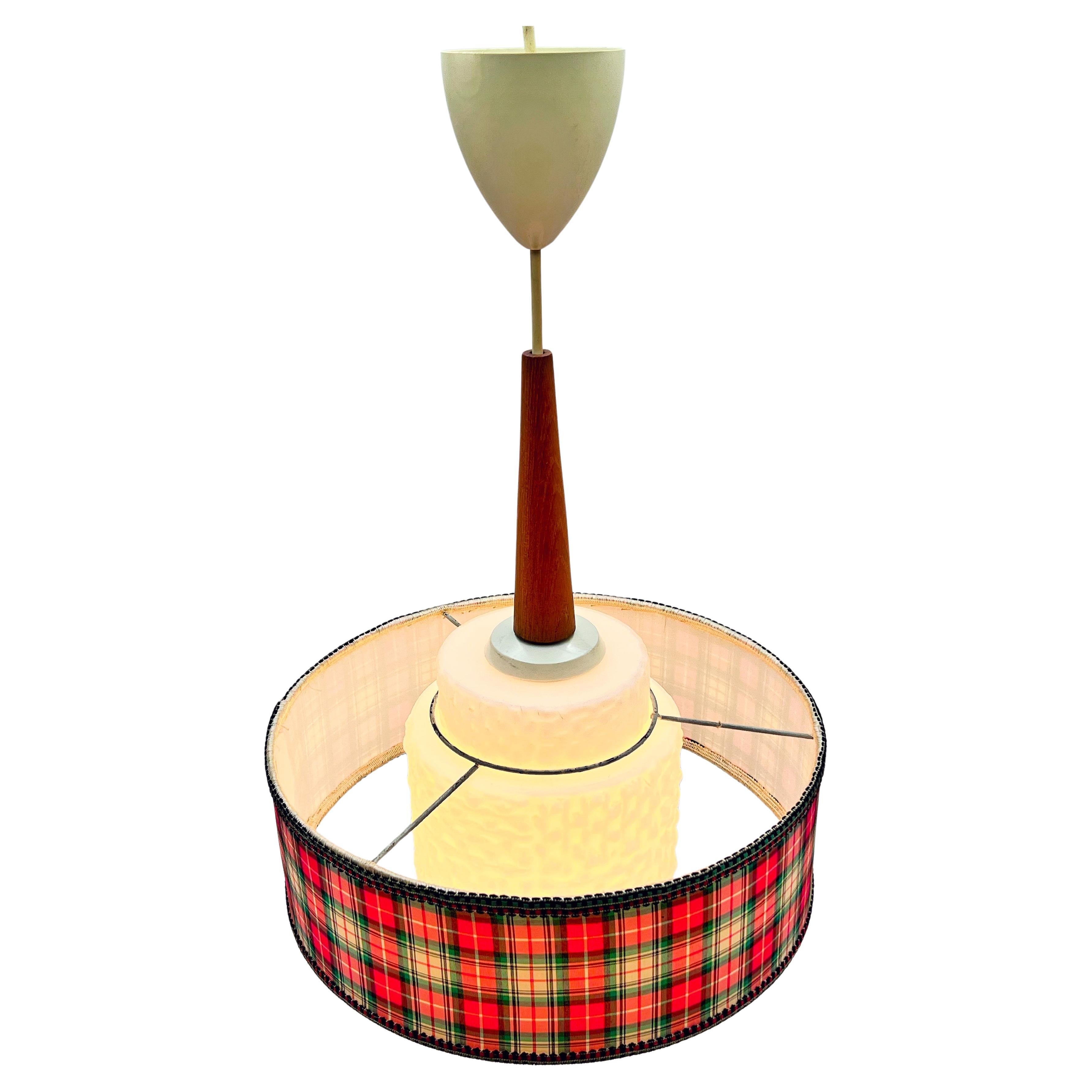 Lampe suspendue scandinave design en teck et verre des années 1960, Suède en vente