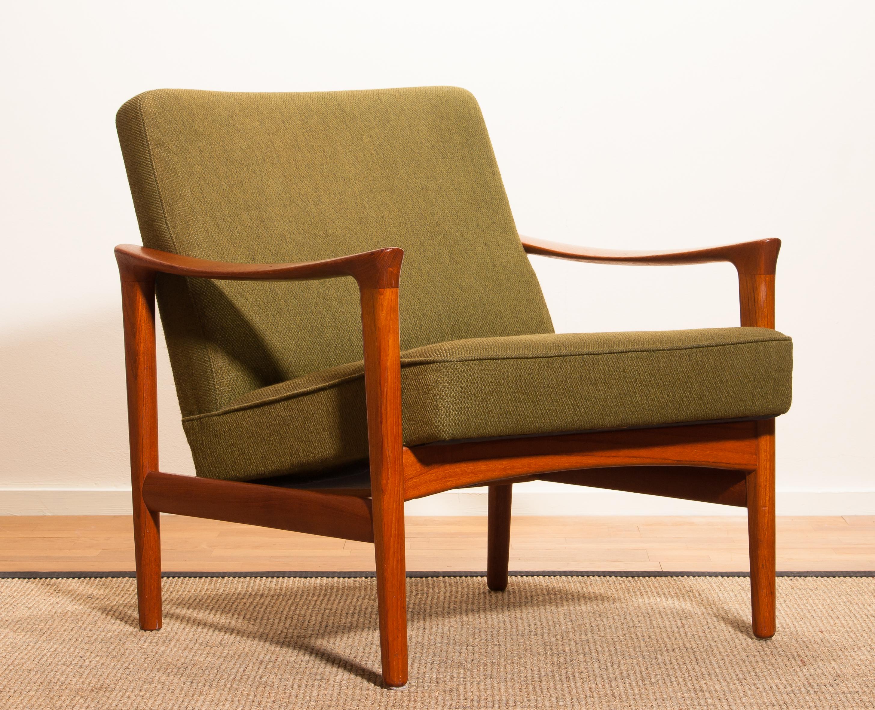 A beautiful lounge chair designed by Erik Wørts and produced by Bröderna Andersson, Sweden.
This chair is made of teak with a green fabric upholstery.
It is in a very good condition.
Period 1960-1969.
Dimensions: H 73 cm, W 70 cm, D 70 cm, SH 42