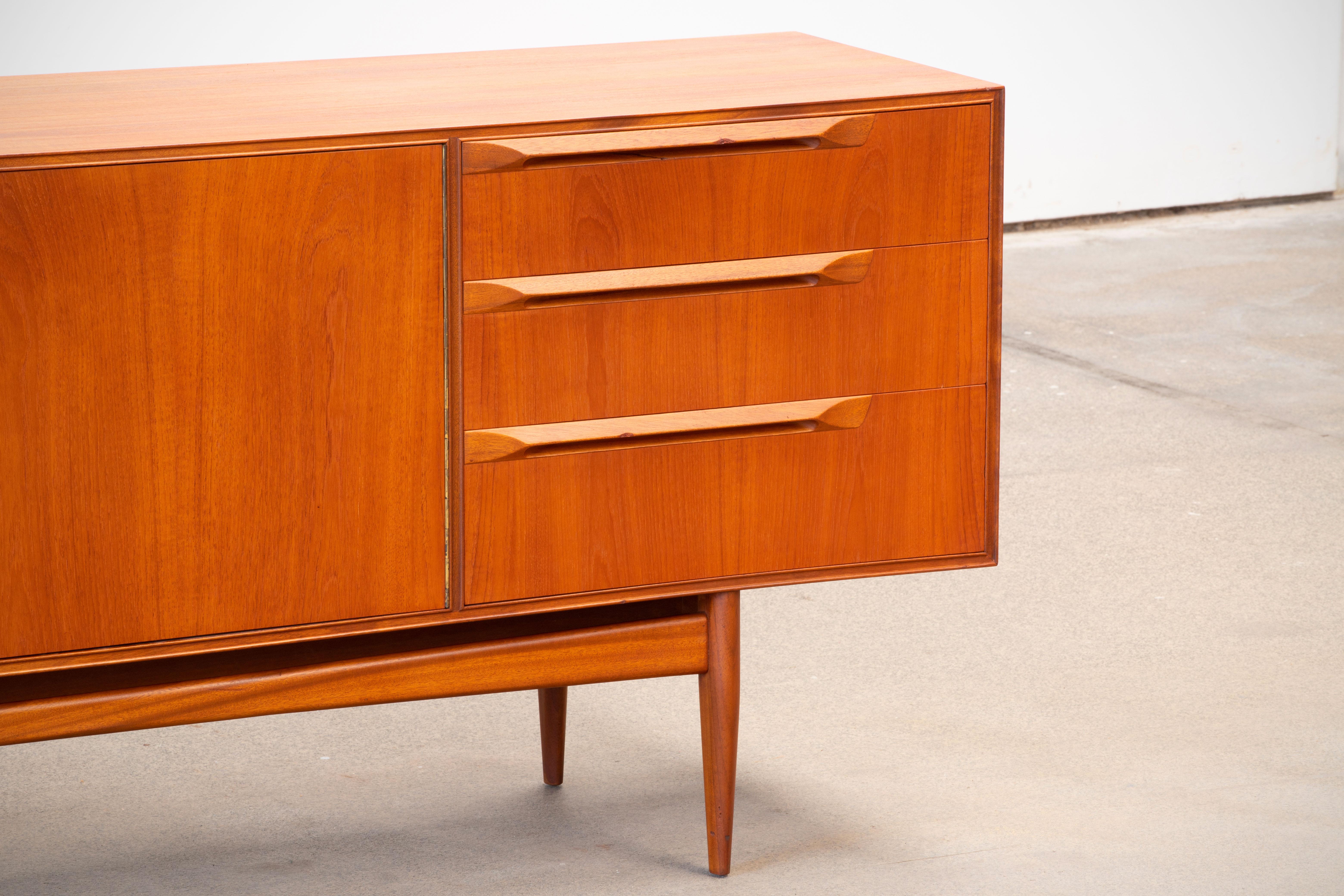 1960s Teak McIntosh Sideboard In Good Condition In Wiesbaden, DE