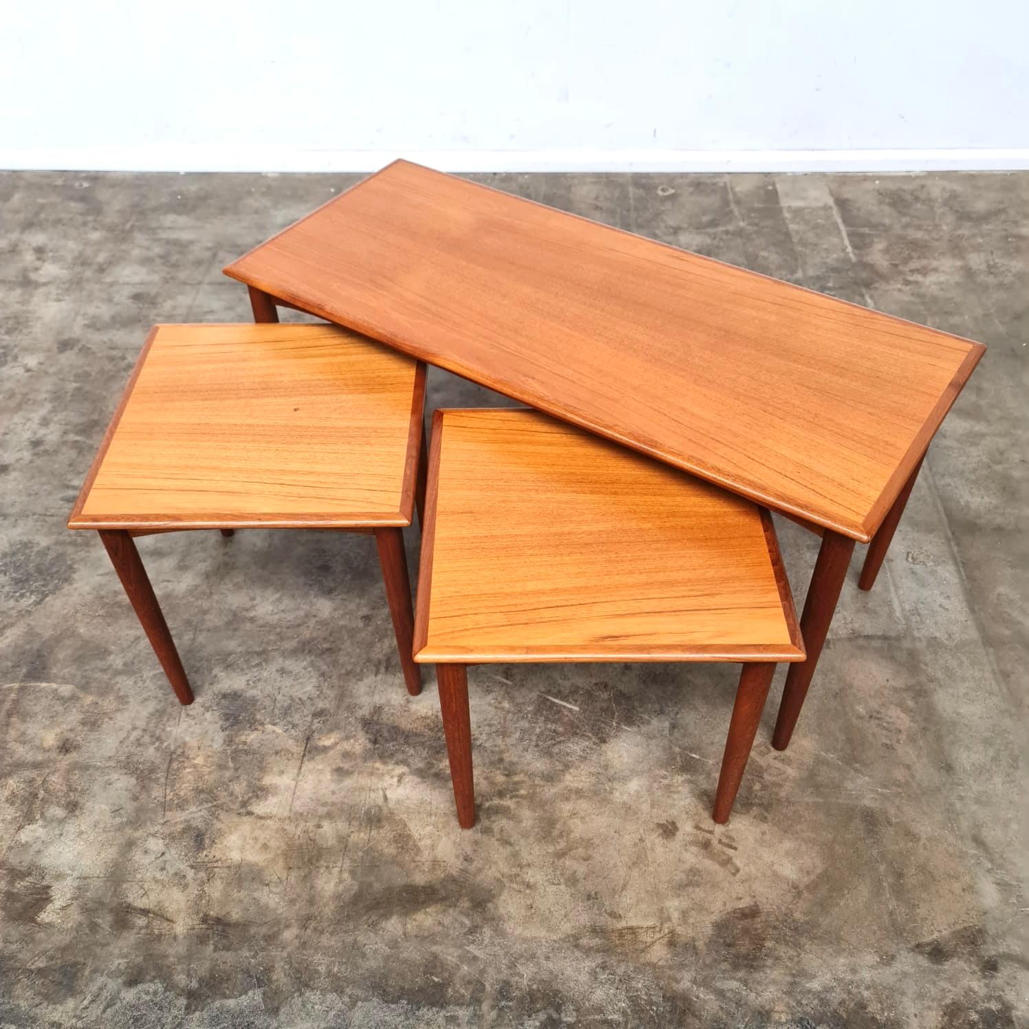 1960's Teak Mid-Century Parker Nesting tables In Good Condition For Sale In LYON, FR