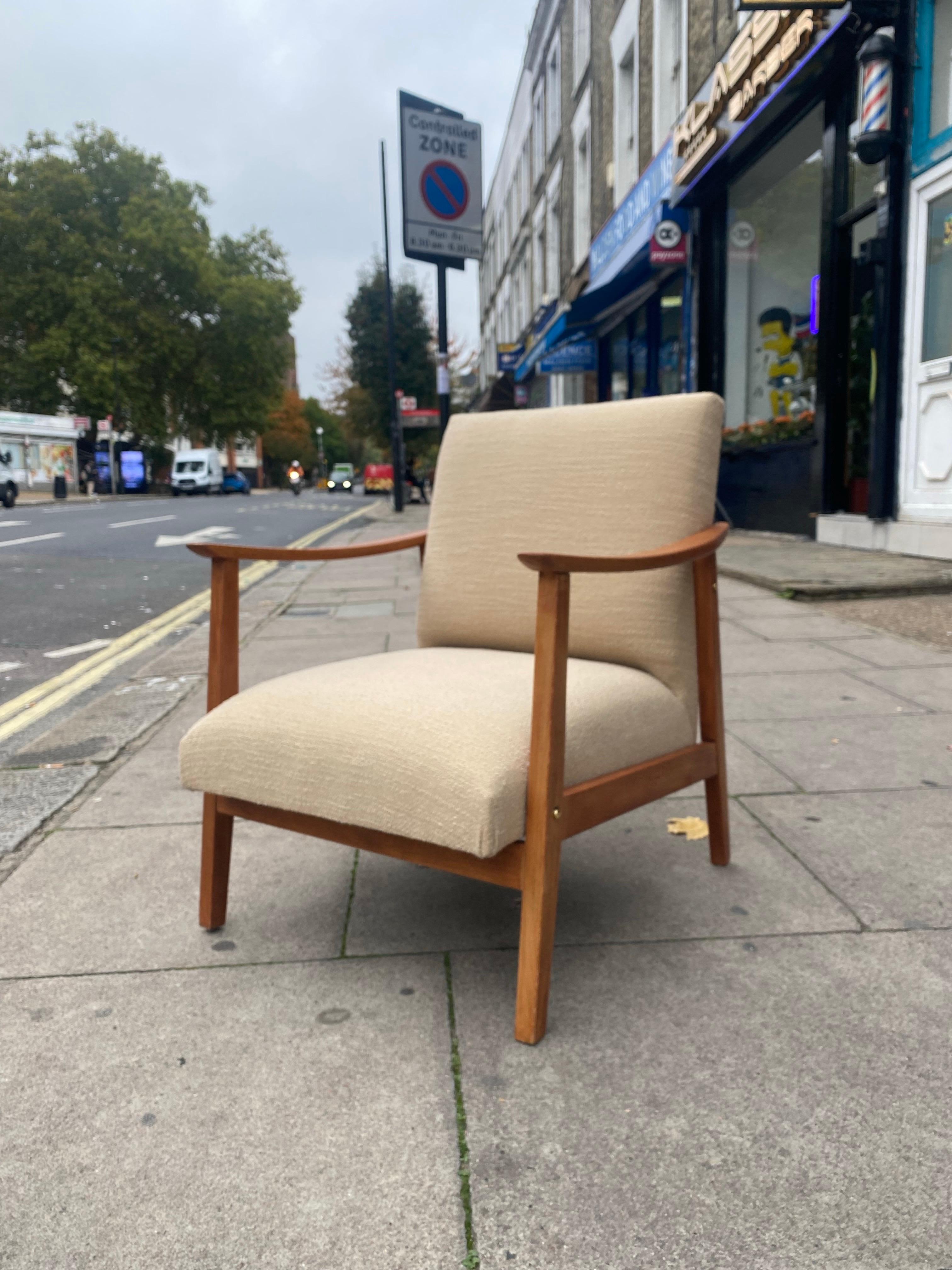 1960s Teak Midcentury Modern Armchair Wool Neutral Danish Scandinavian Chair im Angebot 6
