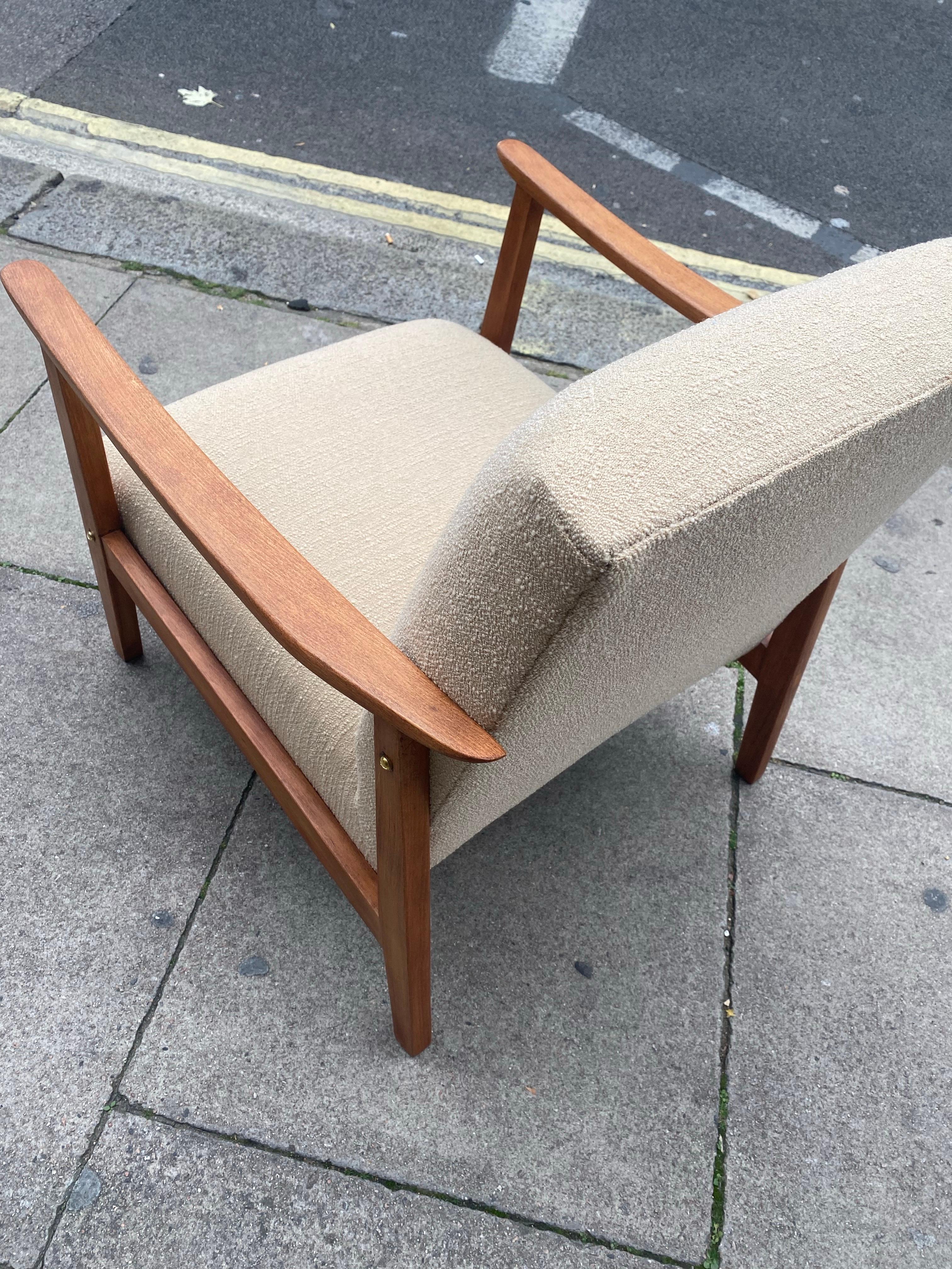 1960s Teak Midcentury Modern Armchair Wool Neutral Danish Scandinavian Chair im Angebot 10