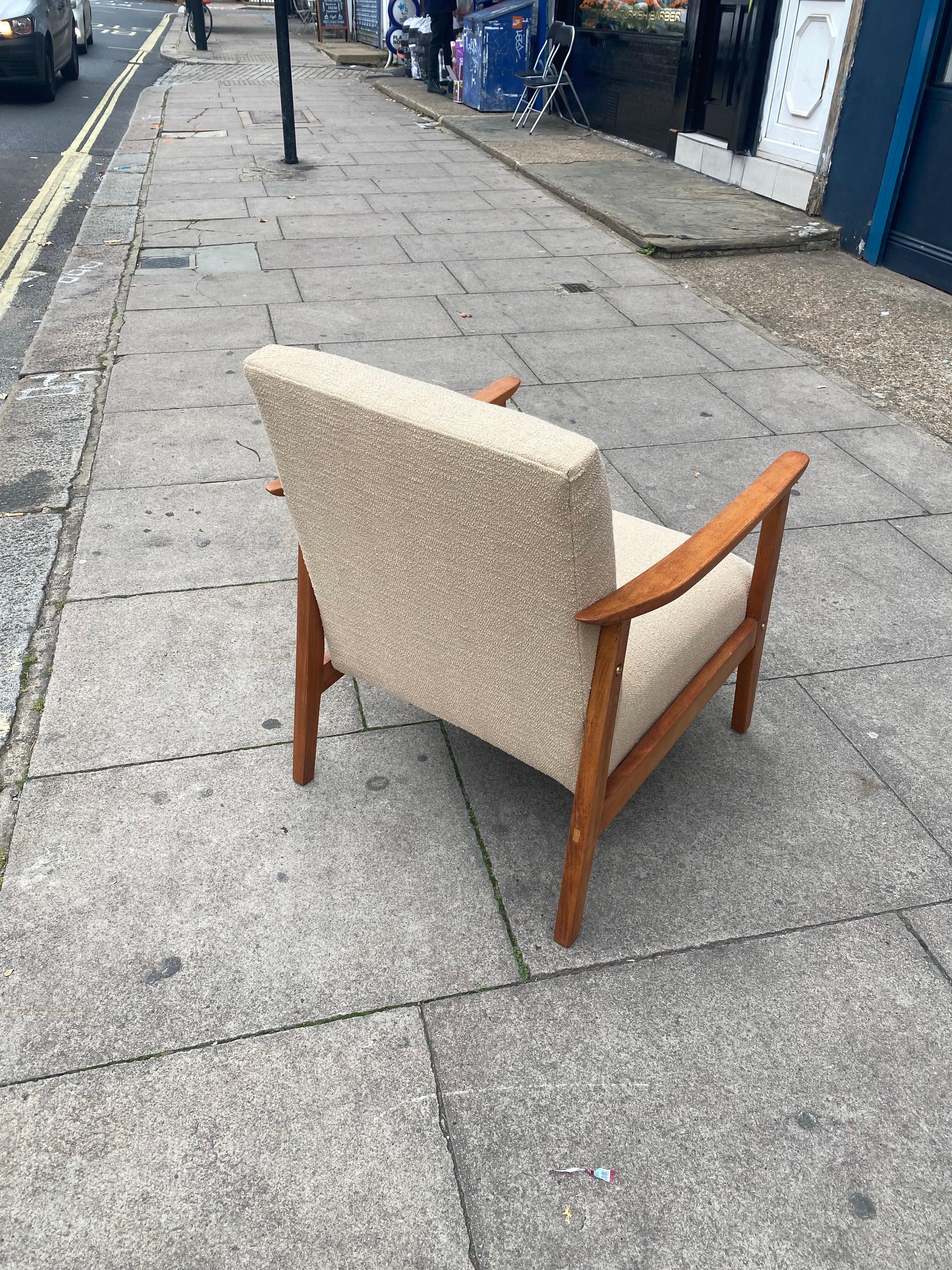 1960s Teak Midcentury Modern Armchair Wool Neutral Danish Scandinavian Chair im Angebot 12