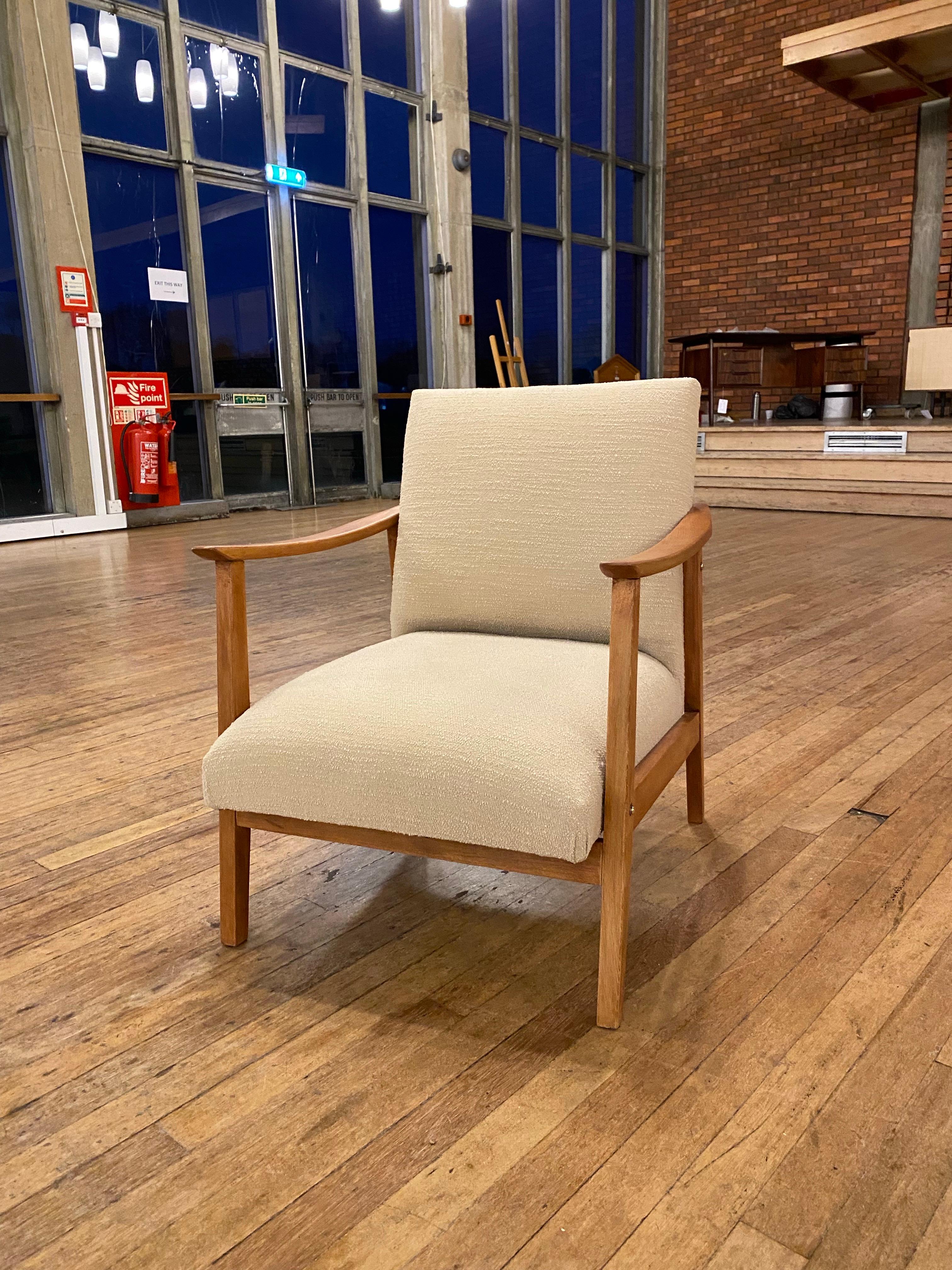 1960s Teak Midcentury Modern Armchair Wool Neutral Danish Scandinavian Chair (Moderne der Mitte des Jahrhunderts) im Angebot