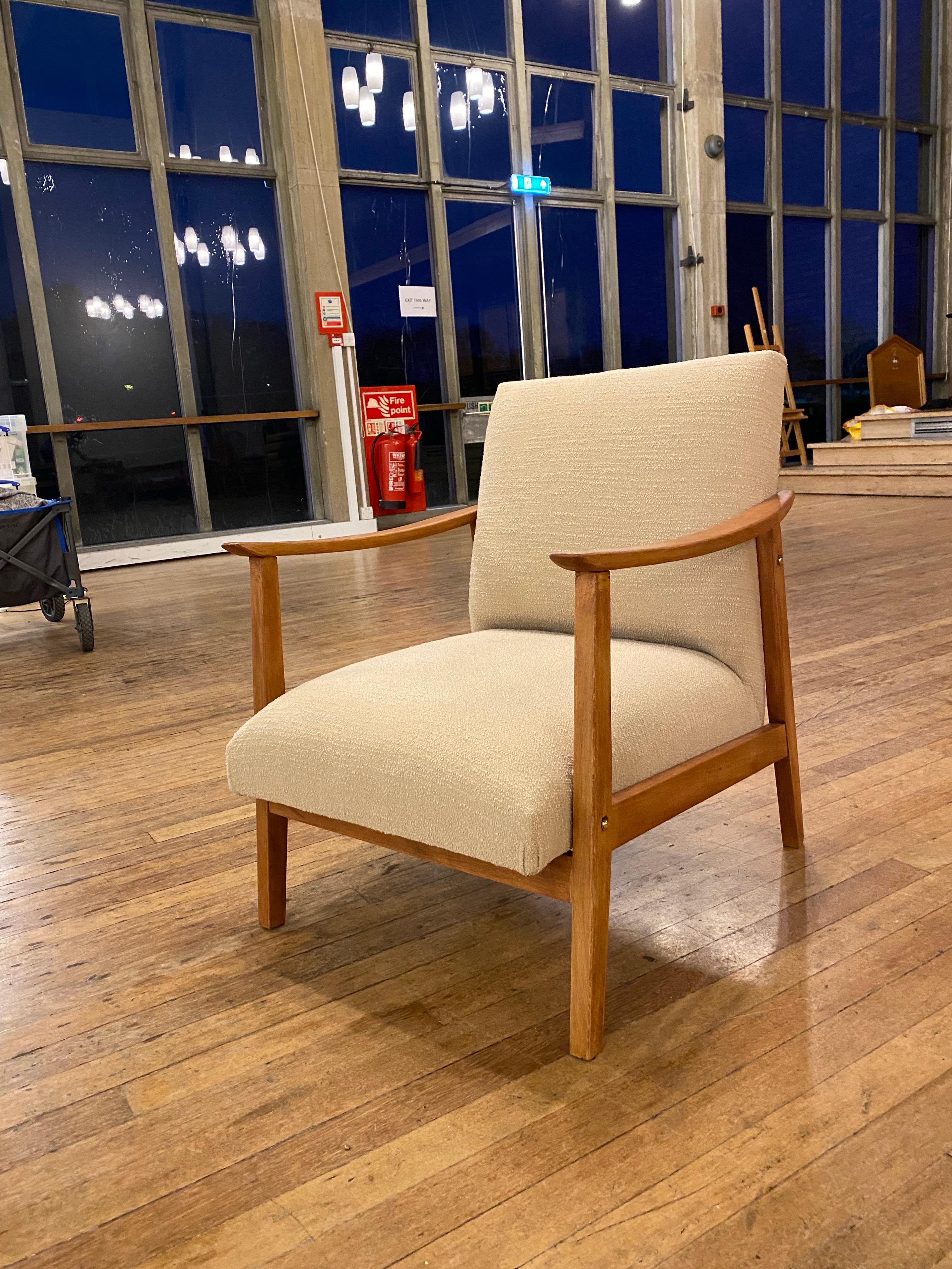 1960s Teak Midcentury Modern Armchair Wool Neutral Danish Scandinavian Chair (Skandinavisch) im Angebot