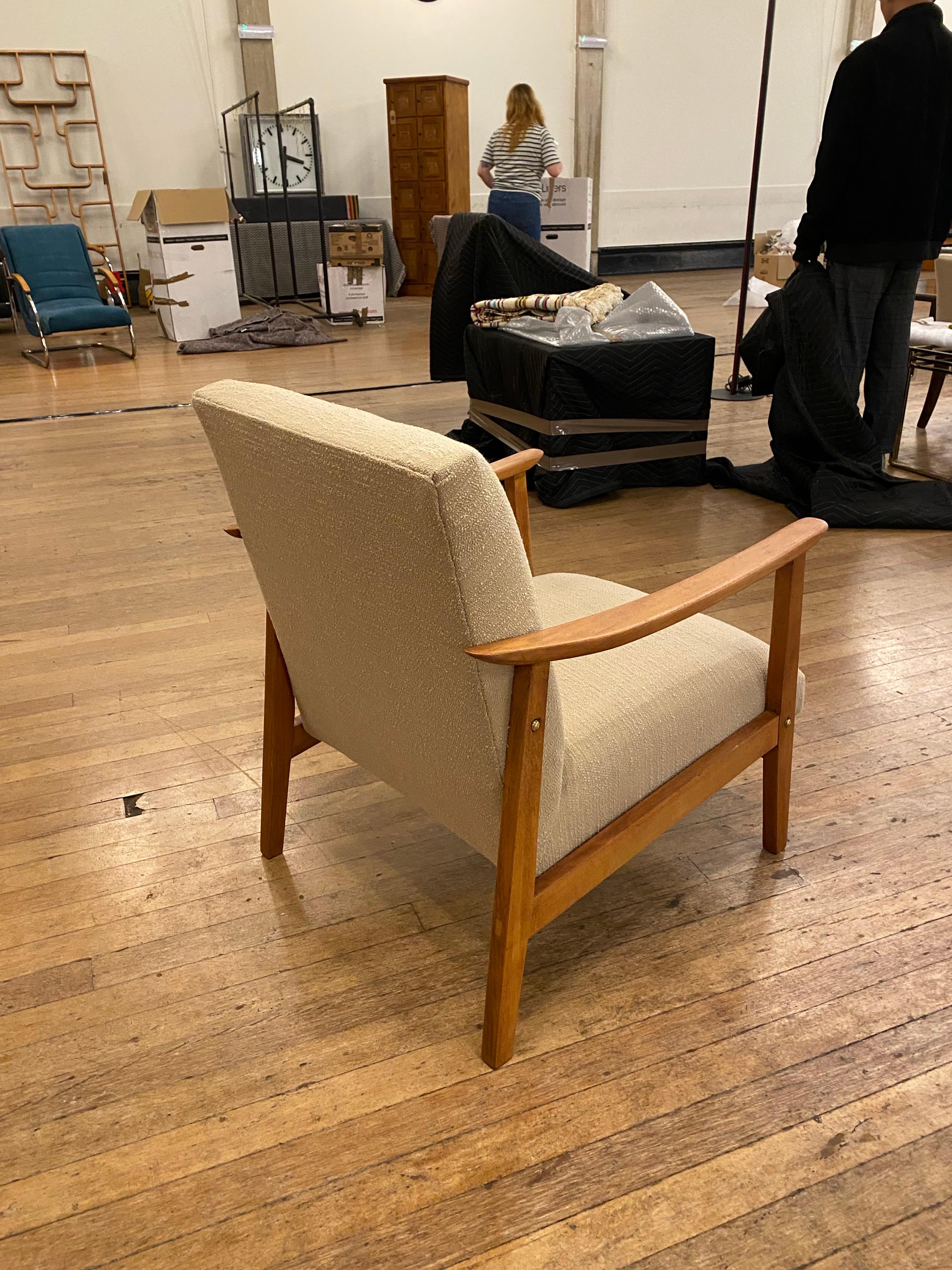 1960s Teak Midcentury Modern Armchair Wool Neutral Danish Scandinavian Chair (Stoff) im Angebot