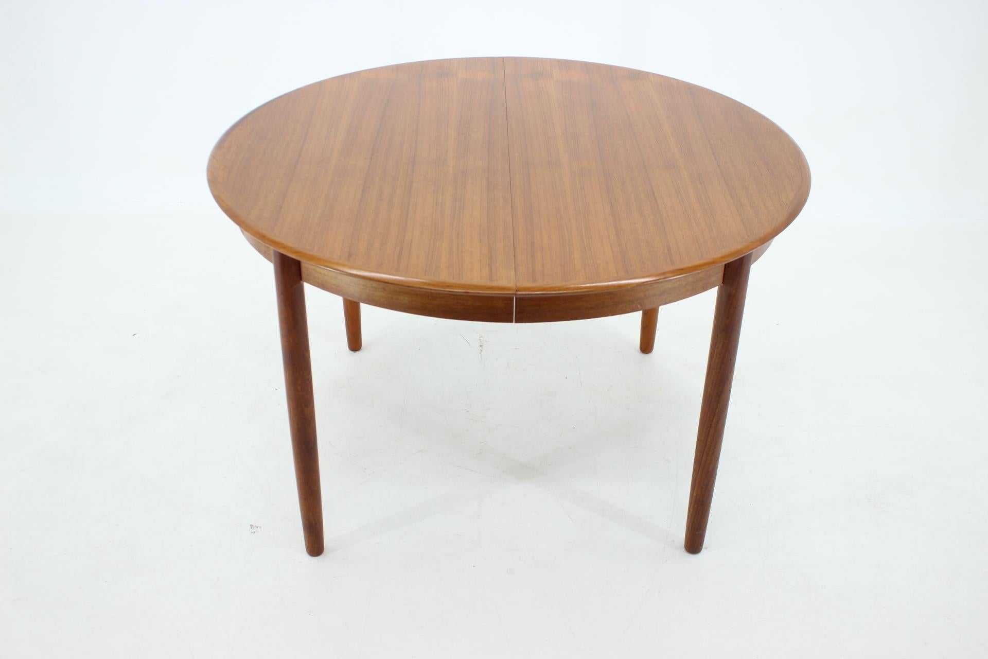 Mid-Century Modern 1960s Teak Round Extendable Dining Table, Denmark