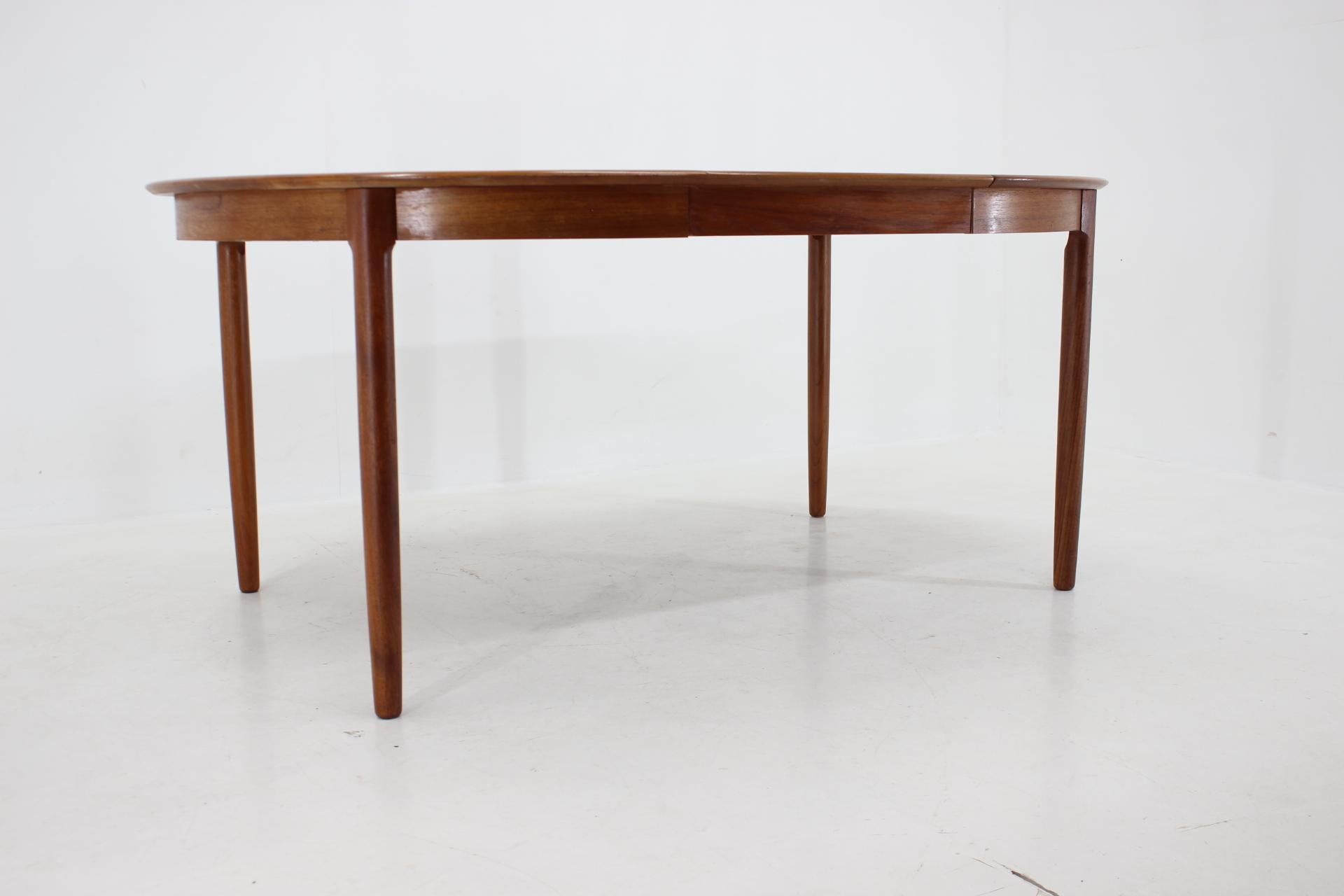1960s Teak Round Extendable Dining Table, Denmark In Good Condition In Praha, CZ