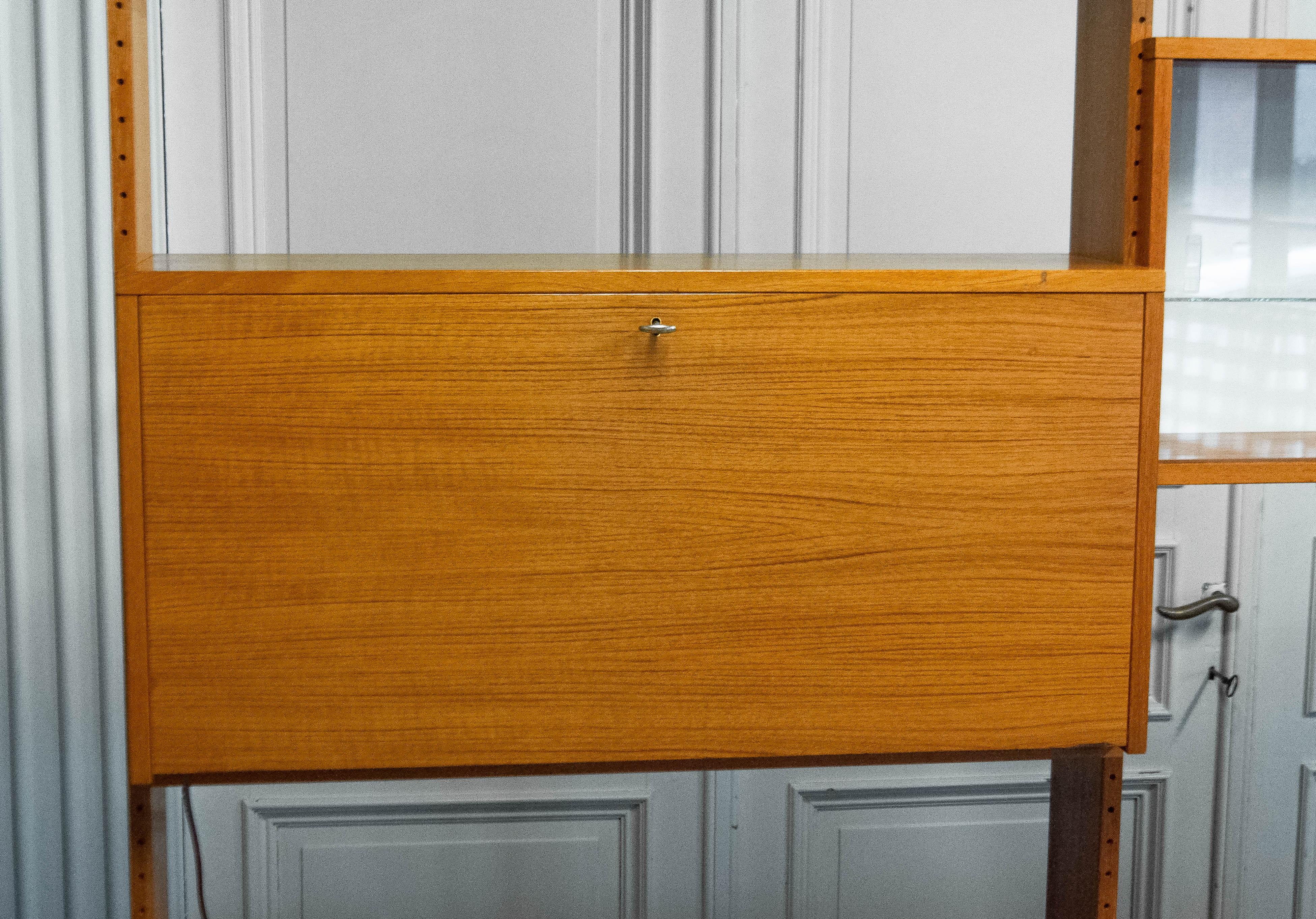 Modularer Schrank / Raumteiler aus Teakholz von Kajsa & Nils „Nisse“ Strinning, 1960er Jahre (Glas) im Angebot