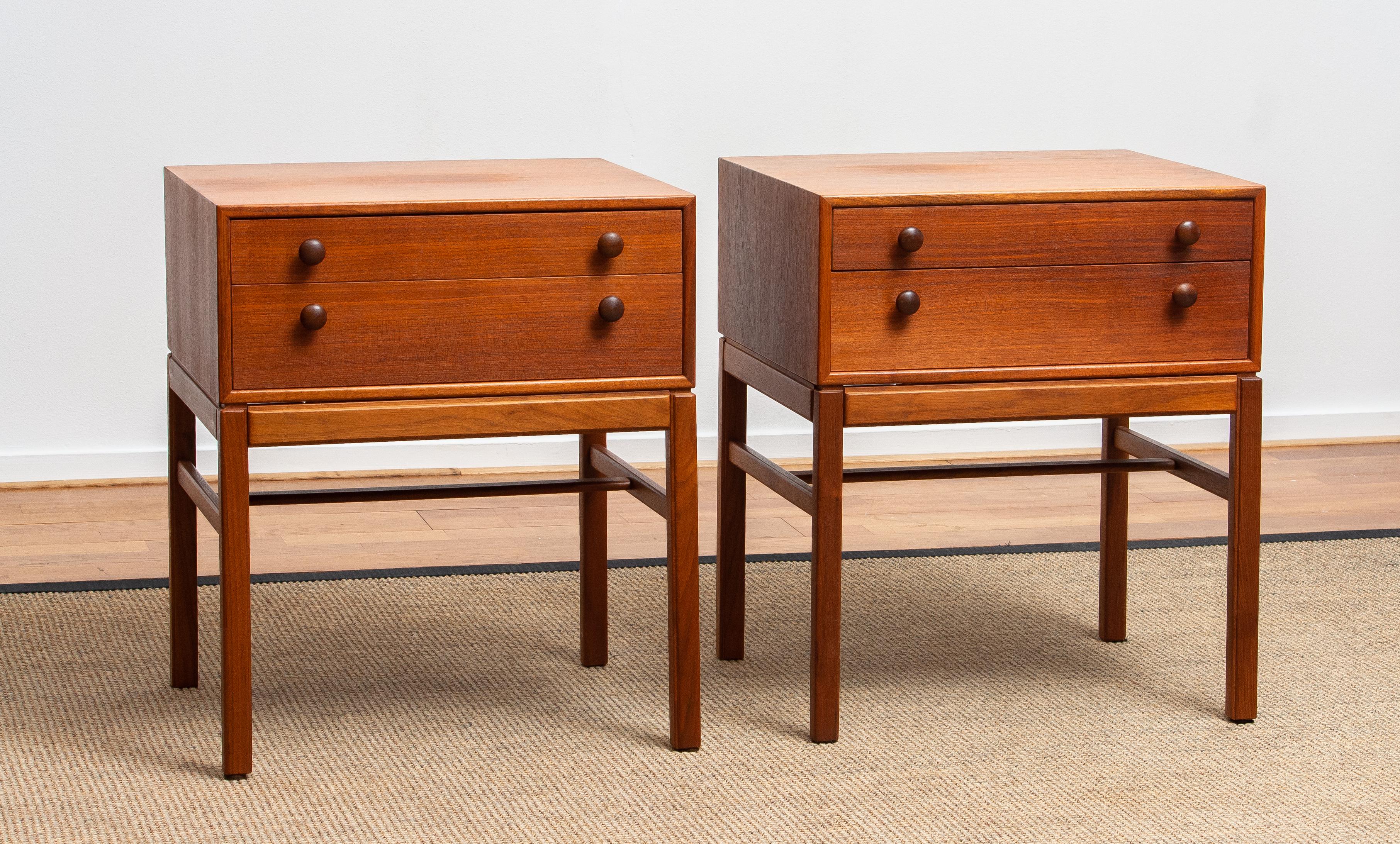 Beautiful set of three teak side tables - sideboard designed by Sven Engström & Gunnar Myrstrand for Tingström Möbelfabriks, Sweden.
They are from the flexible 'Casino' collection.
You can lift the four tops with the two drawers from the
