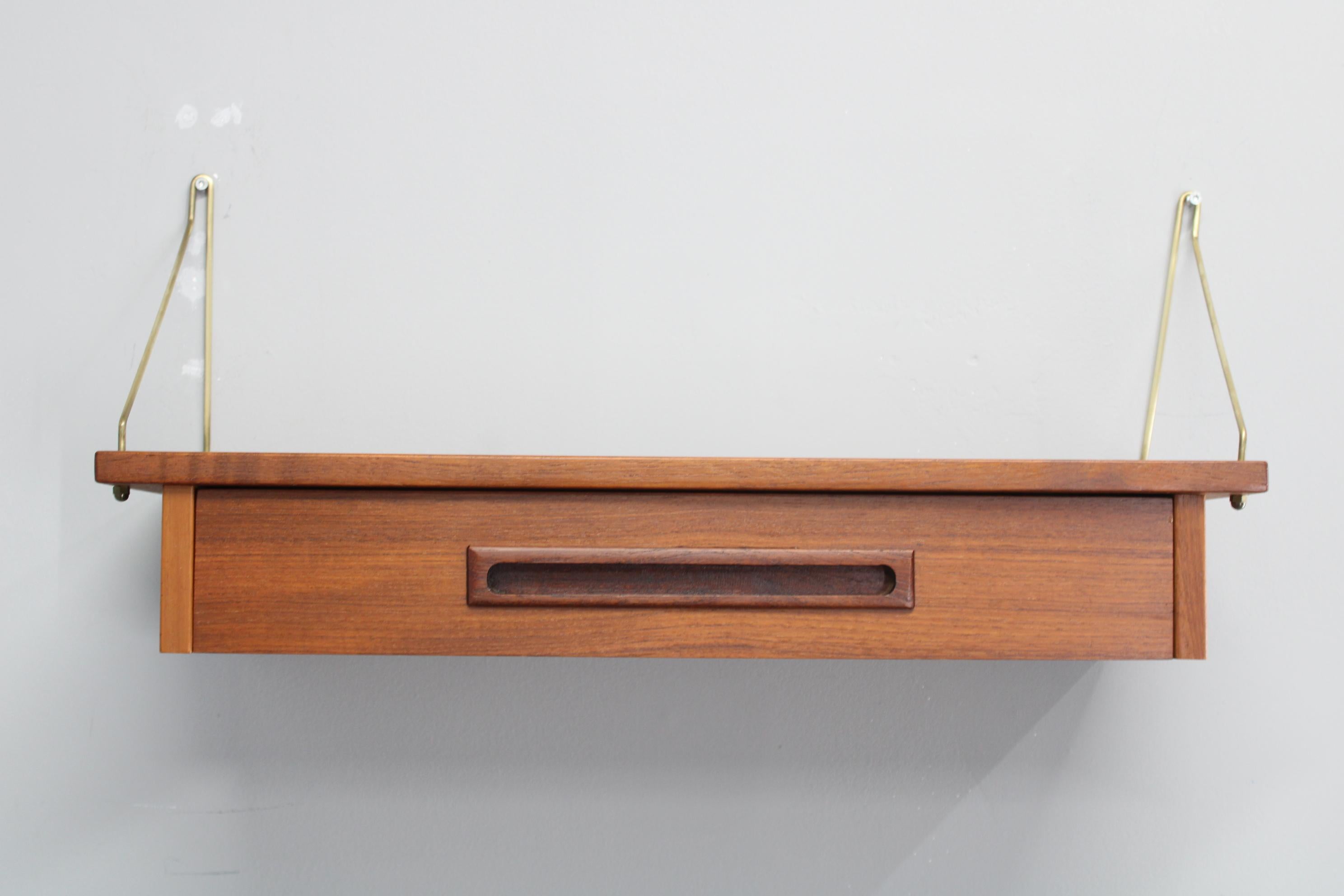 - Carefully refurbished 
- Minor signs of use