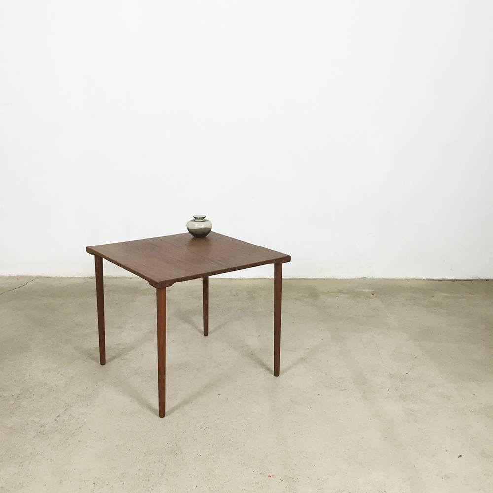 Teak side table.

Designed by Peter Hvidt & Orla Mølgaard.

Produced by France and Son and France & Daverkosen,

1960s.

This original teak side table was made by France & Daverkosen in Denmark during the 1960s. The table has a wonderful