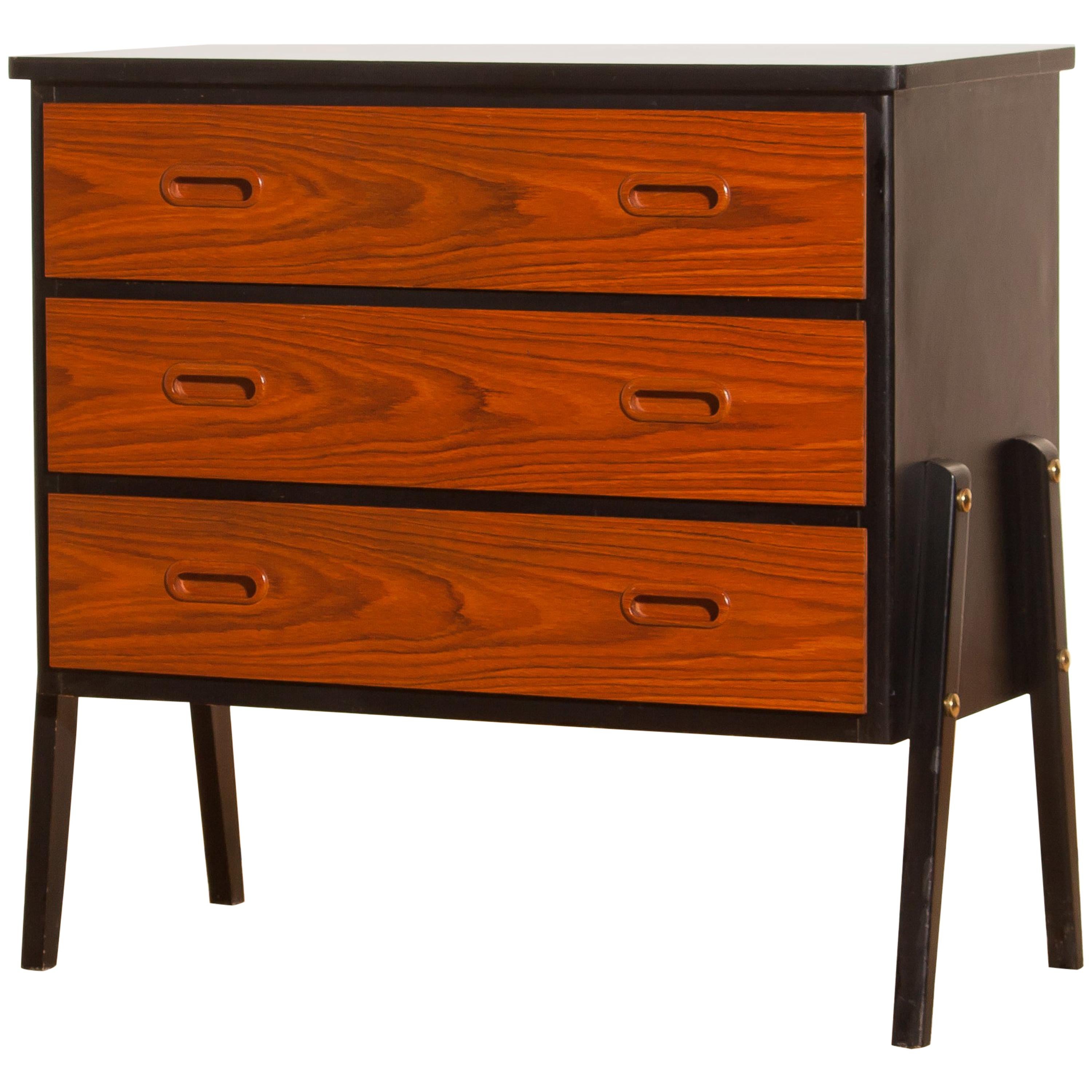 Beautiful small chest of drawers made by Gyllensvaans Möbler, Sweden (marked).
This chest of drawers is made of teak and has three drawers.
It looks great with the black details and is in a very nice condition.
Period 1960s.
Dimensions: H 68 cm,
