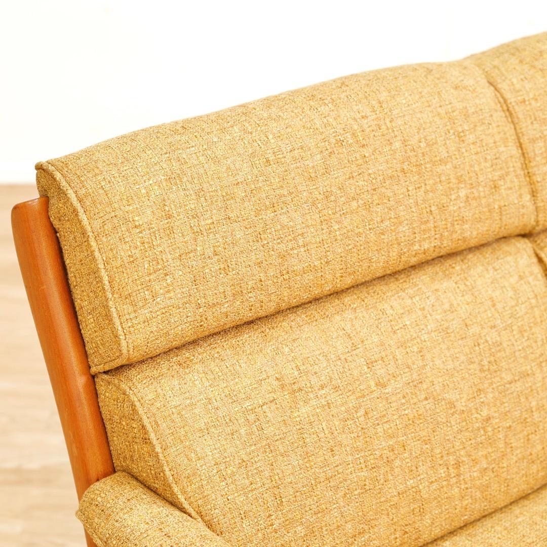 Sofá de tres plazas de teca de los años 60, por Dyrlund de Dinamarca en venta 5