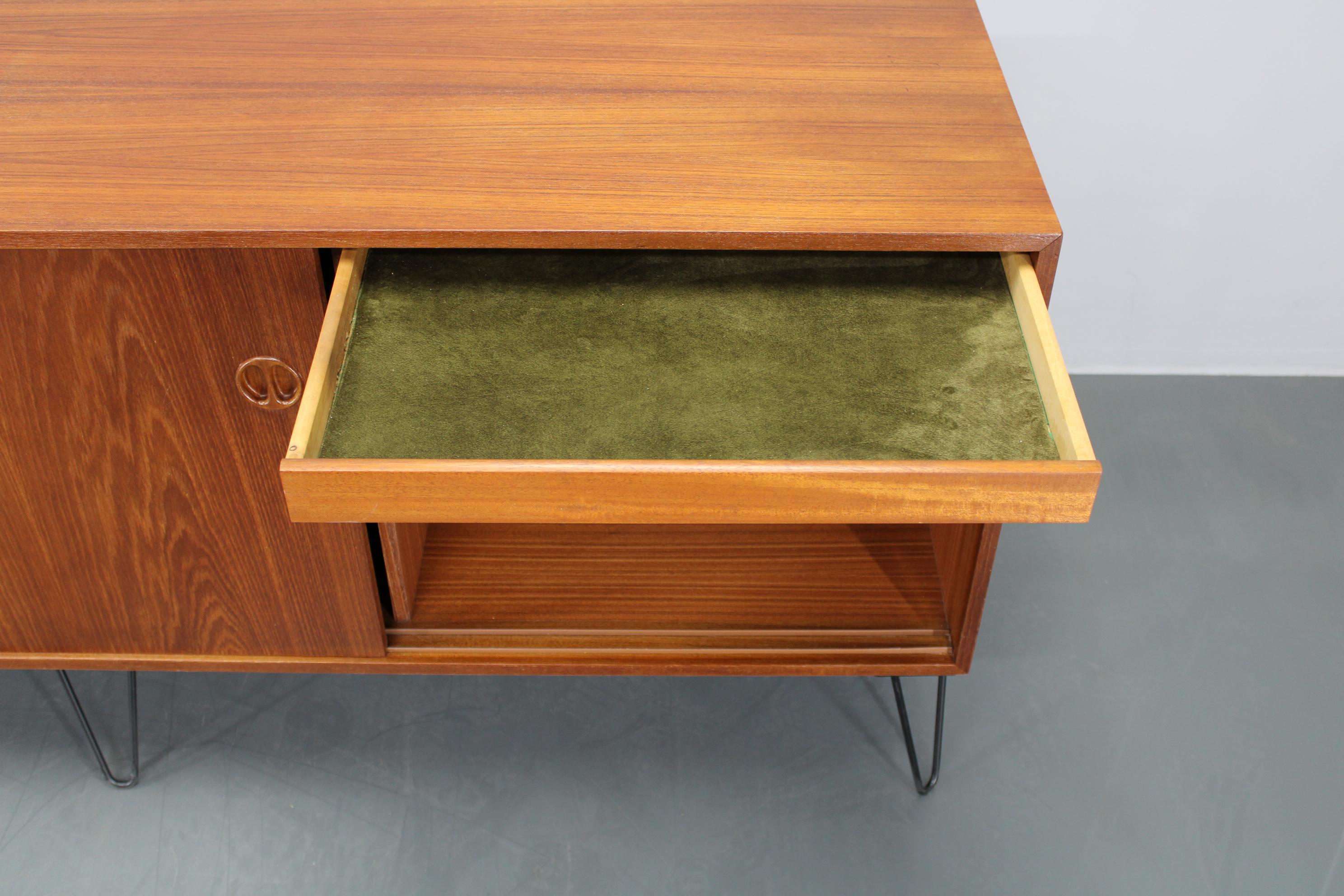 Credenza in teak riciclata del 1960 in vendita 3