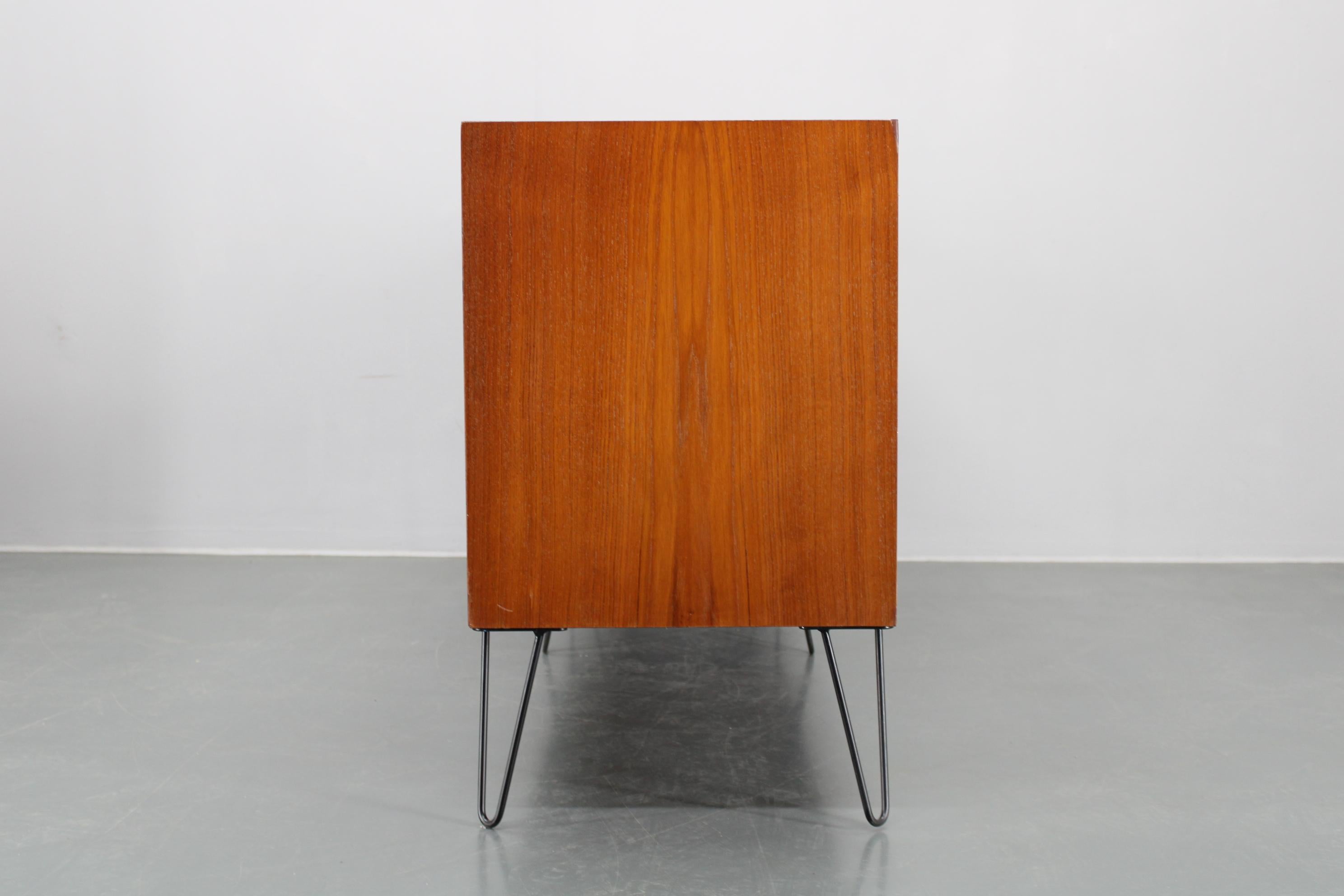 Credenza in teak riciclata del 1960 in vendita 8