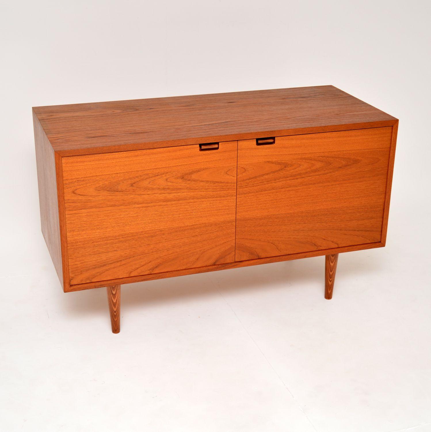 Mid-Century Modern 1960's Teak Vintage Sideboard / Cabinet
