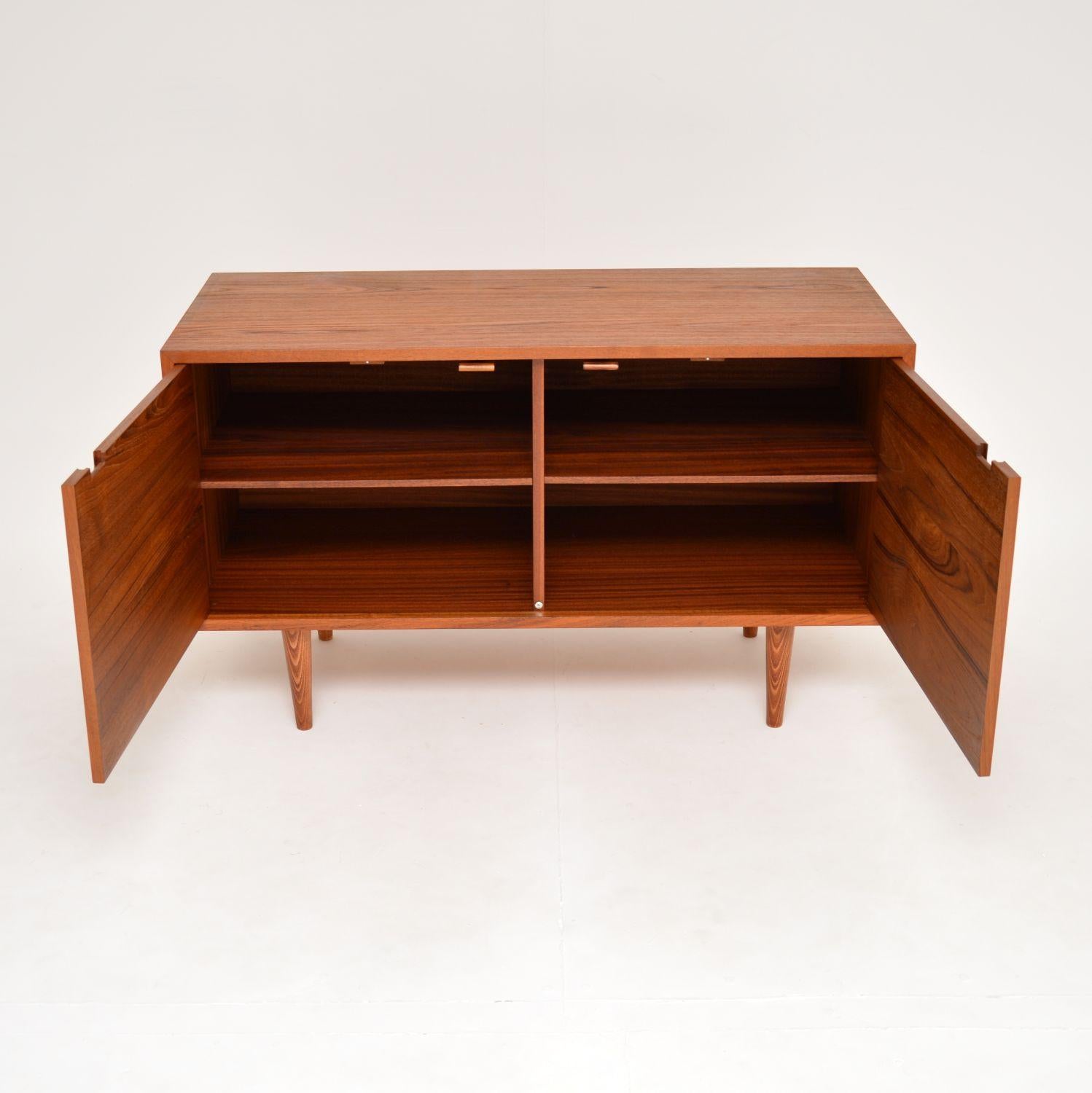 1960's Teak Vintage Sideboard / Cabinet 2