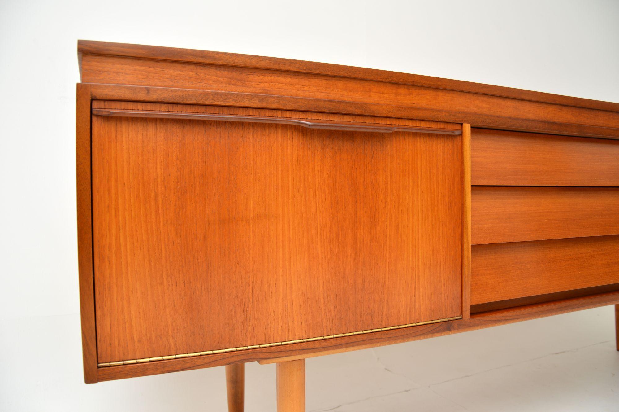 Enfilade vintage en teck des années 1960 3
