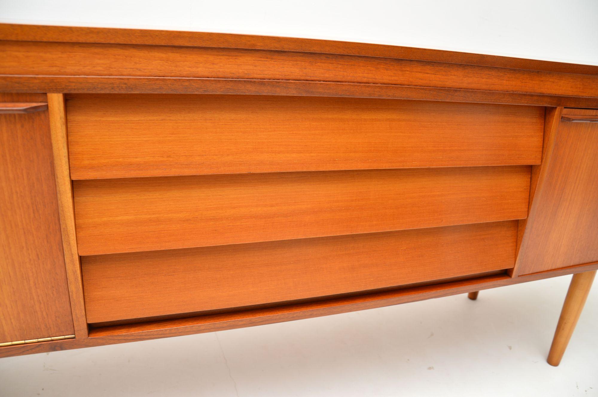 Enfilade vintage en teck des années 1960 4