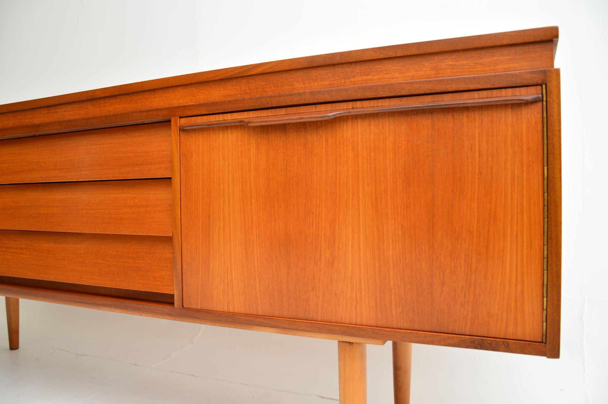 Enfilade vintage en teck des années 1960 5