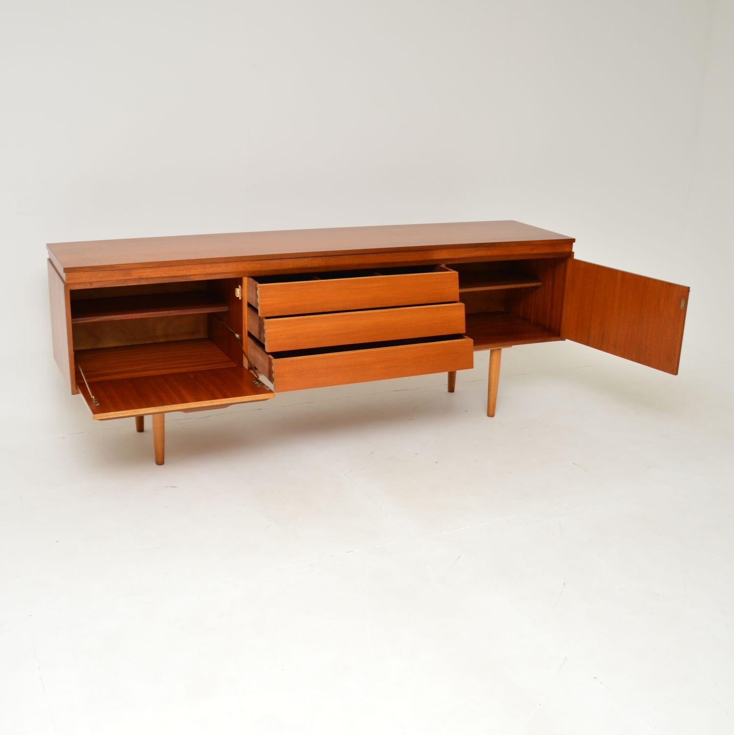 Mid-Century Modern Enfilade vintage en teck des années 1960
