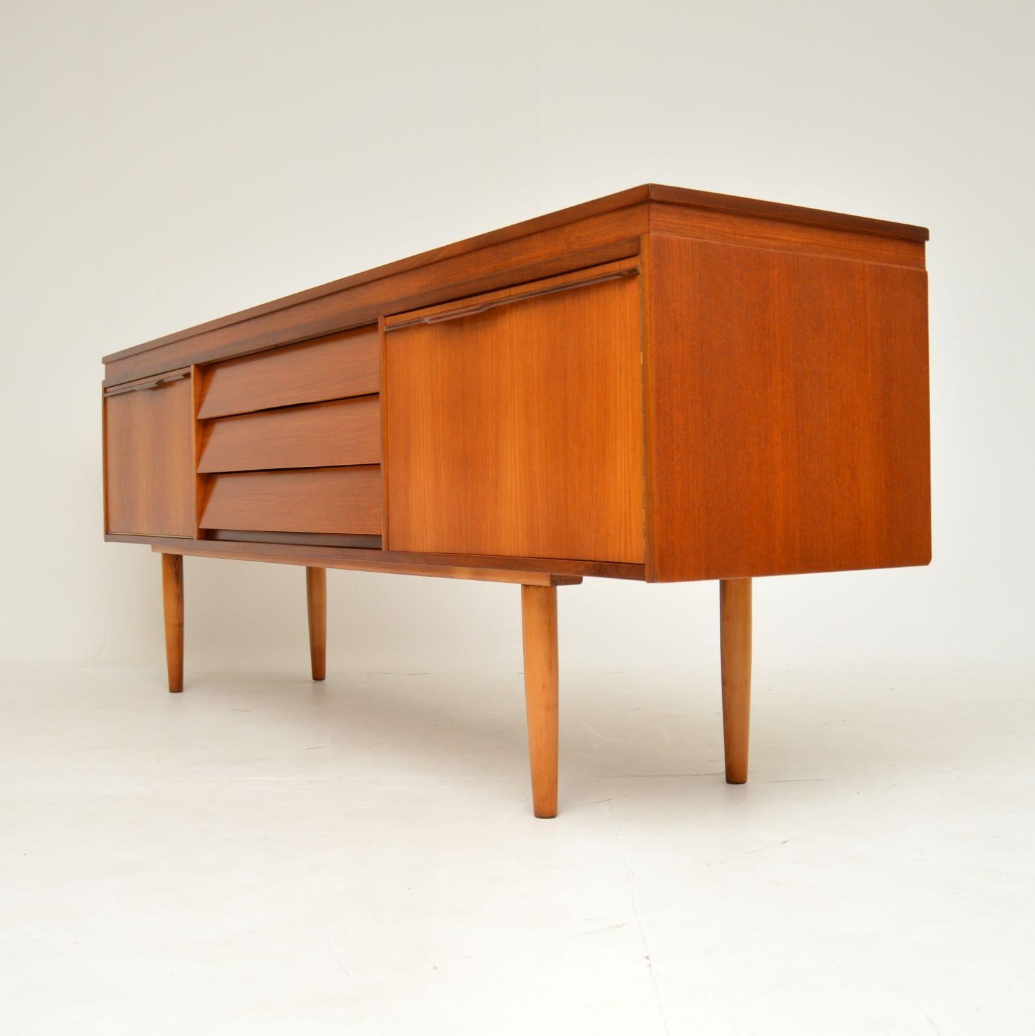 20ième siècle Enfilade vintage en teck des années 1960