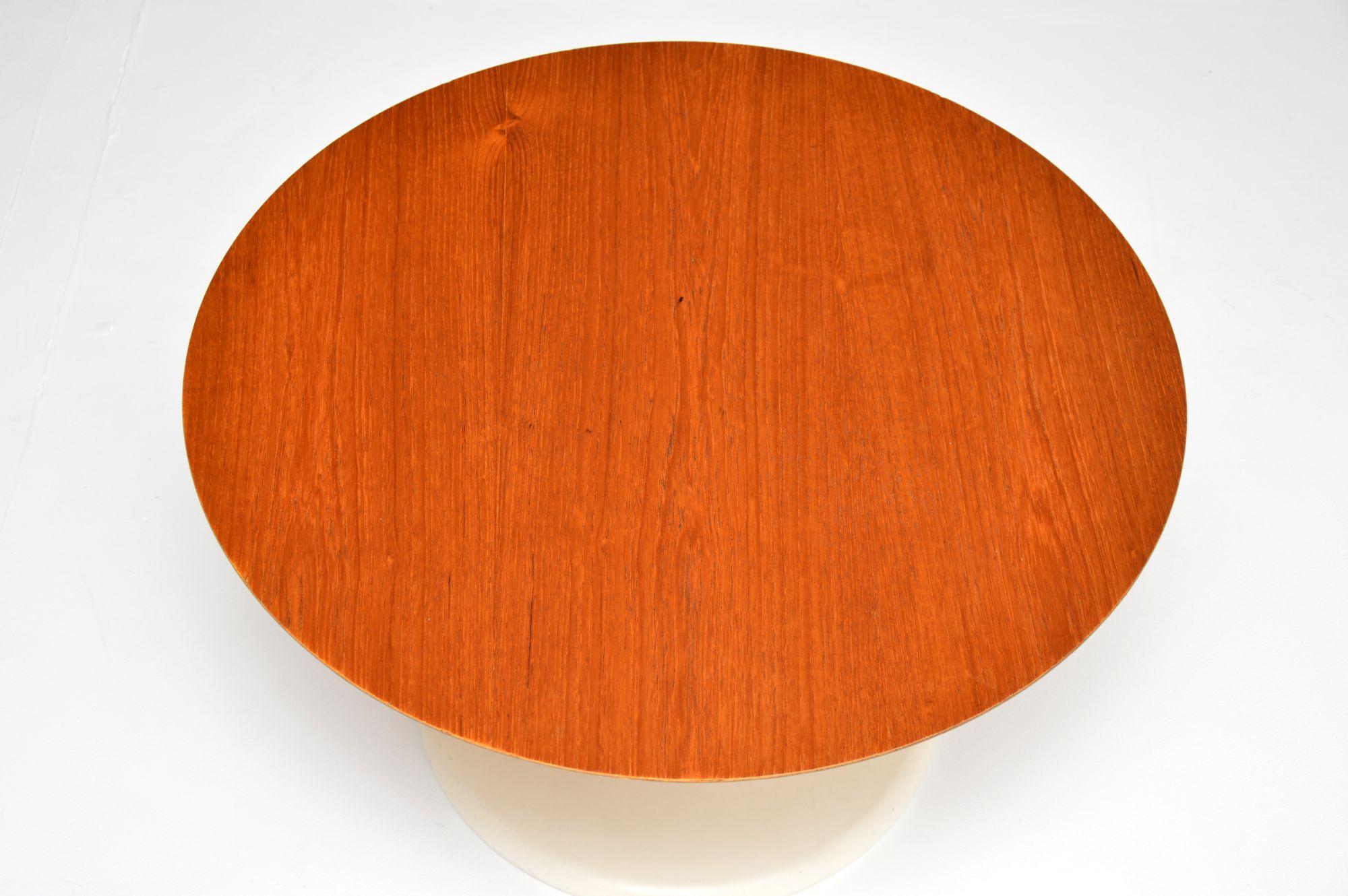 1960's Teak Vintage Tulip Coffee Table In Good Condition In London, GB