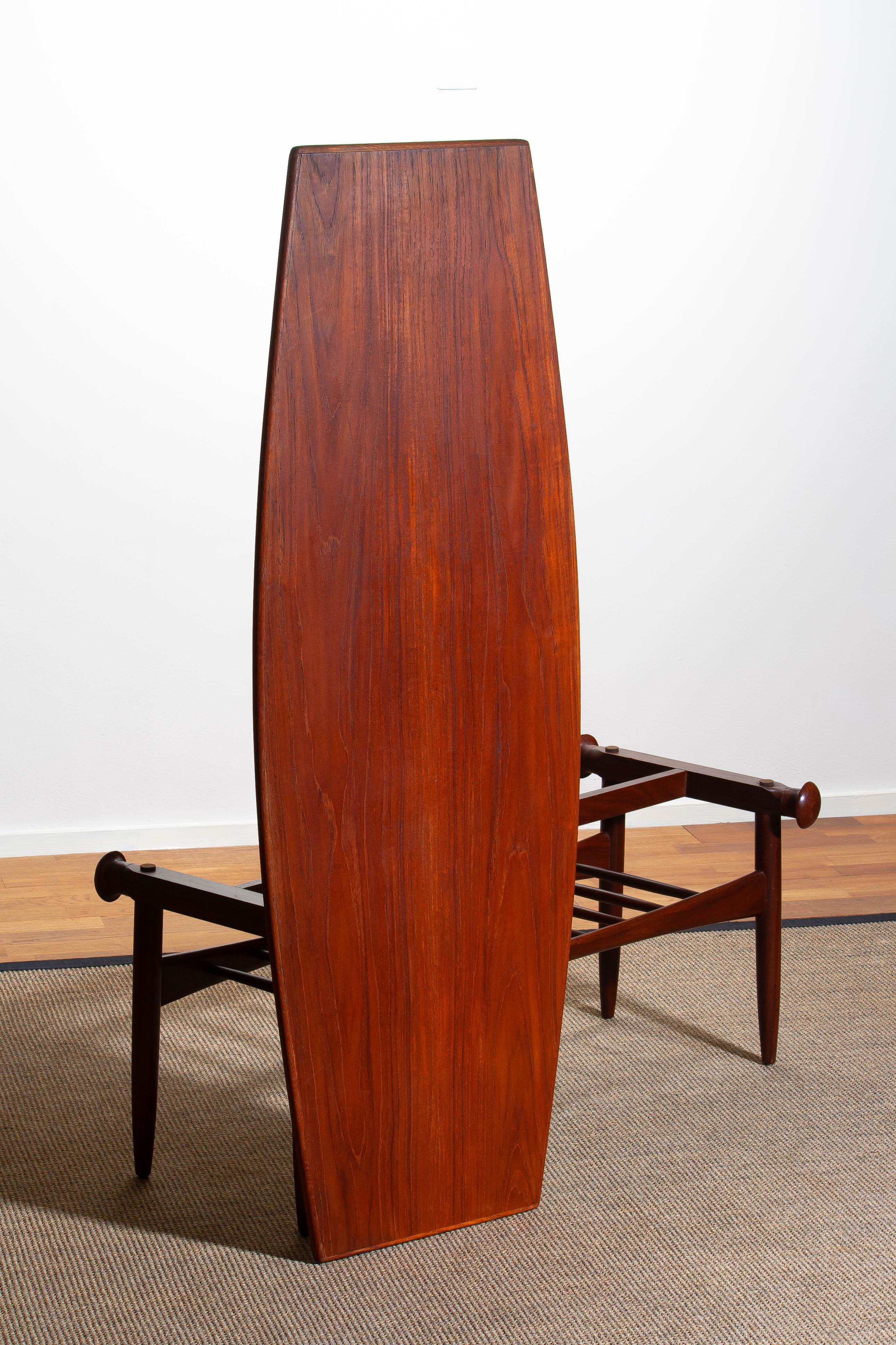 1960s, Teak Walnut Reversible Ellipse Surfboard Coffee Table, Italy 3